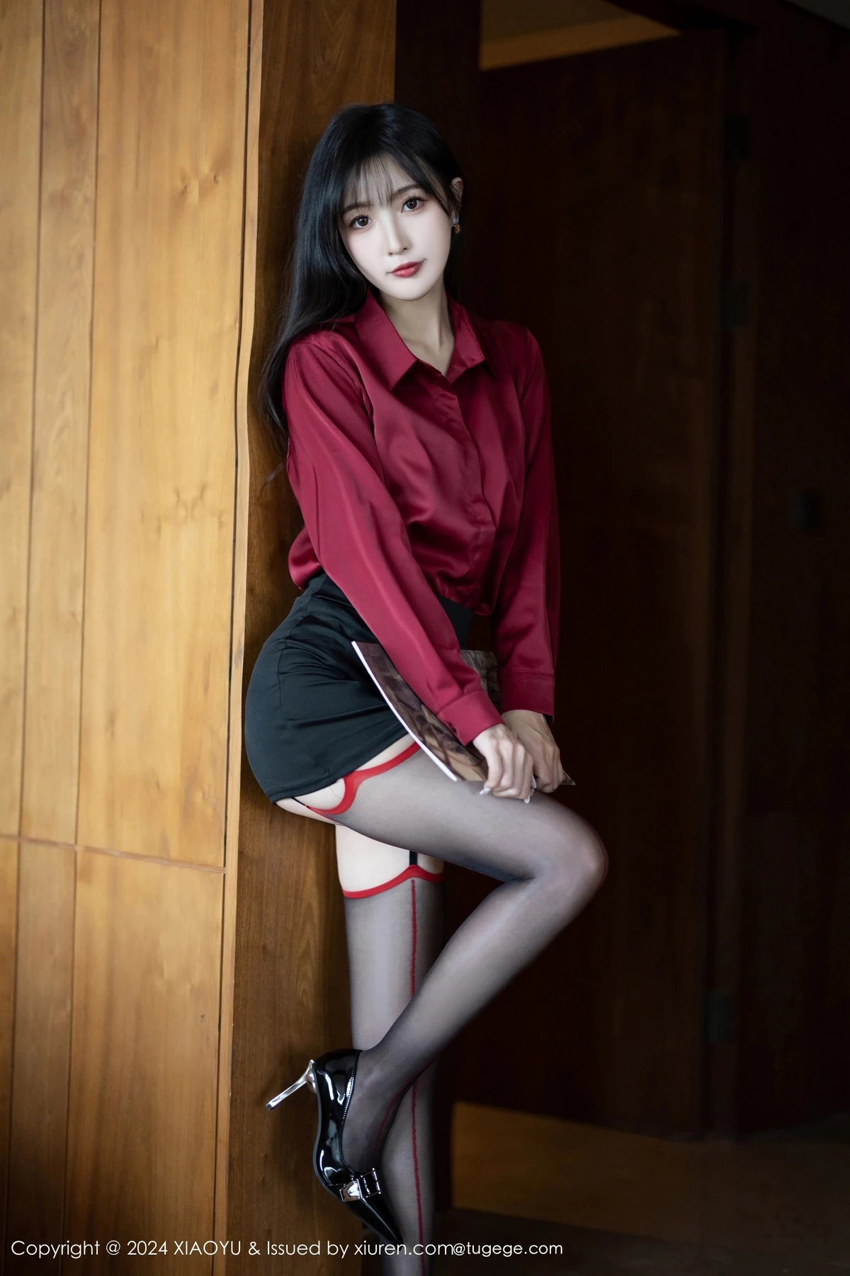 秀人集.com_[XiaoYu画语界]Vol.1222_模特林星阑红上衣配黑短裙露性感黑色内衣配黑丝吊袜魅惑写真88P
