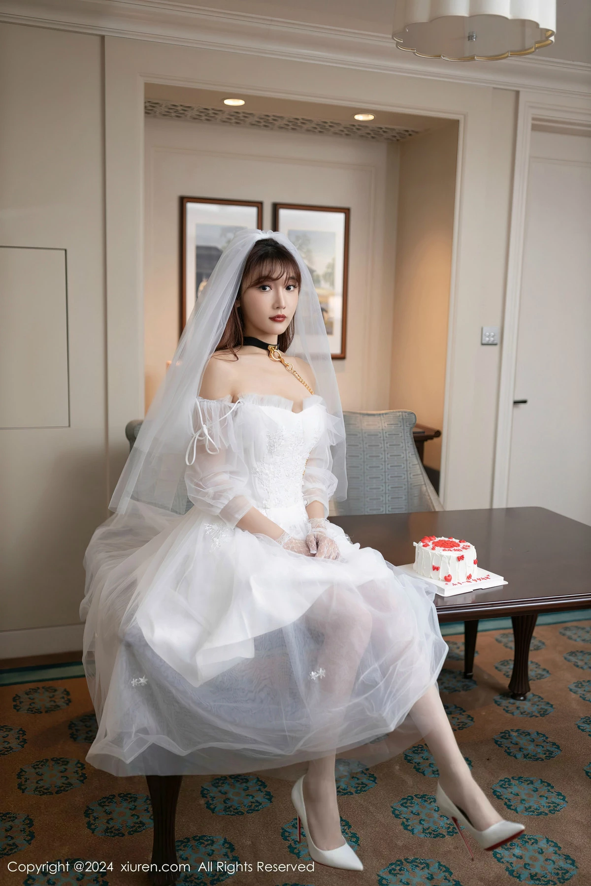 秀人集.com_[XiuRen秀人网]No.8418_模特陆萱萱性感白色婚纱配超薄肉丝半脱秀惹火身材撩人诱惑写真80P