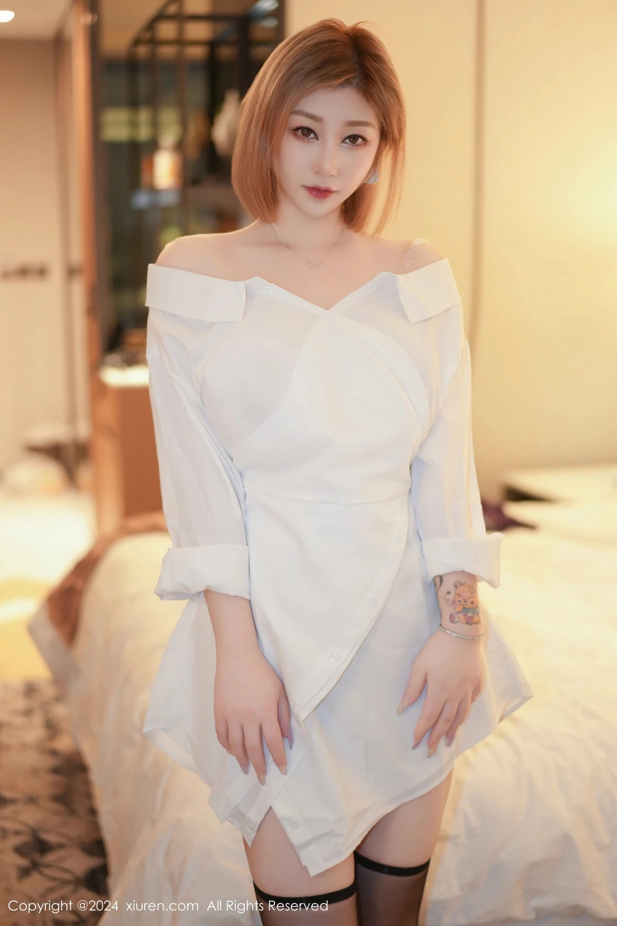 秀人集.com_[XiuRen秀人网]No.8274_女神妲己_Toxic私房性感白色衬衫配黑丝吊袜秀丰满身材诱惑写真70P