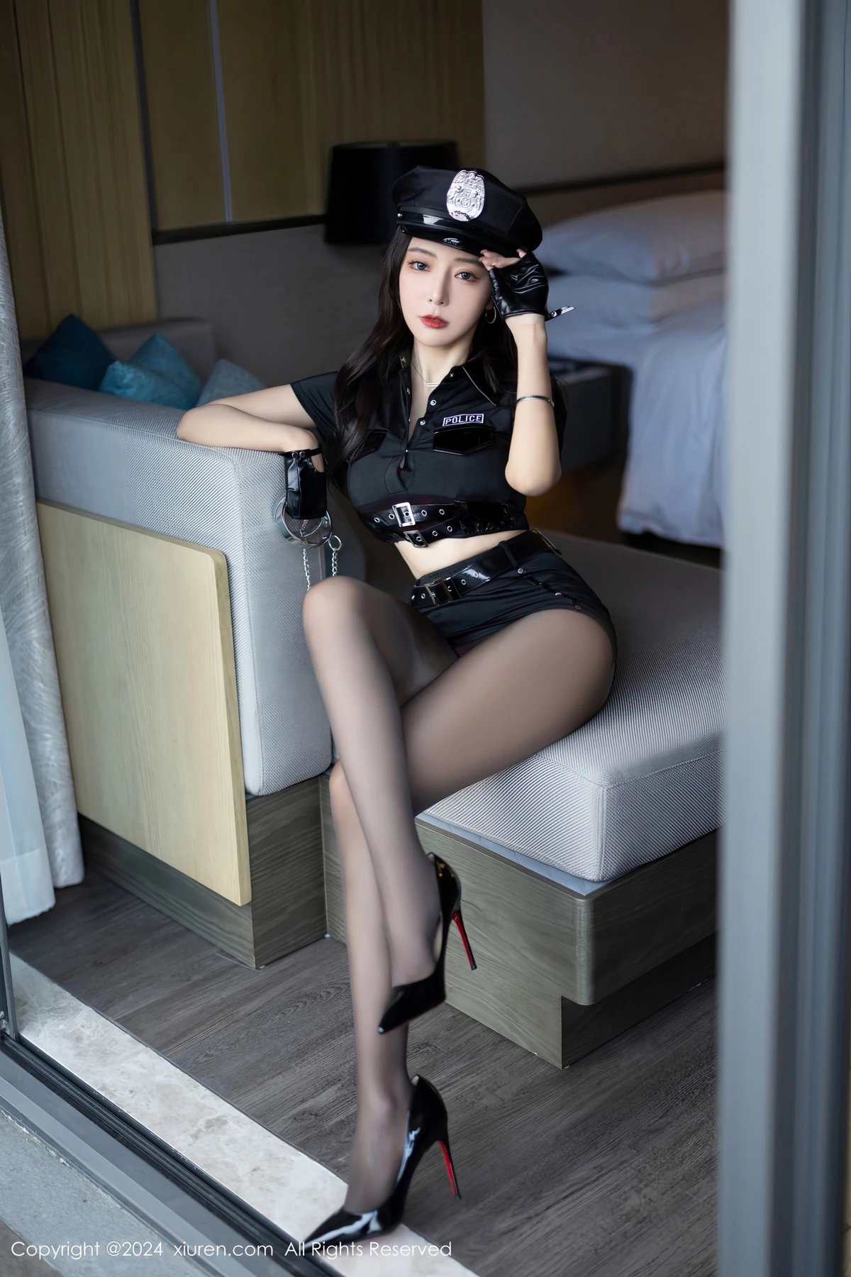秀人集.com_[XiuRen秀人网]No.8286_女神王馨瑶yanni性感黑色警官制服露红色蕾丝内衣完美诱惑写真81P