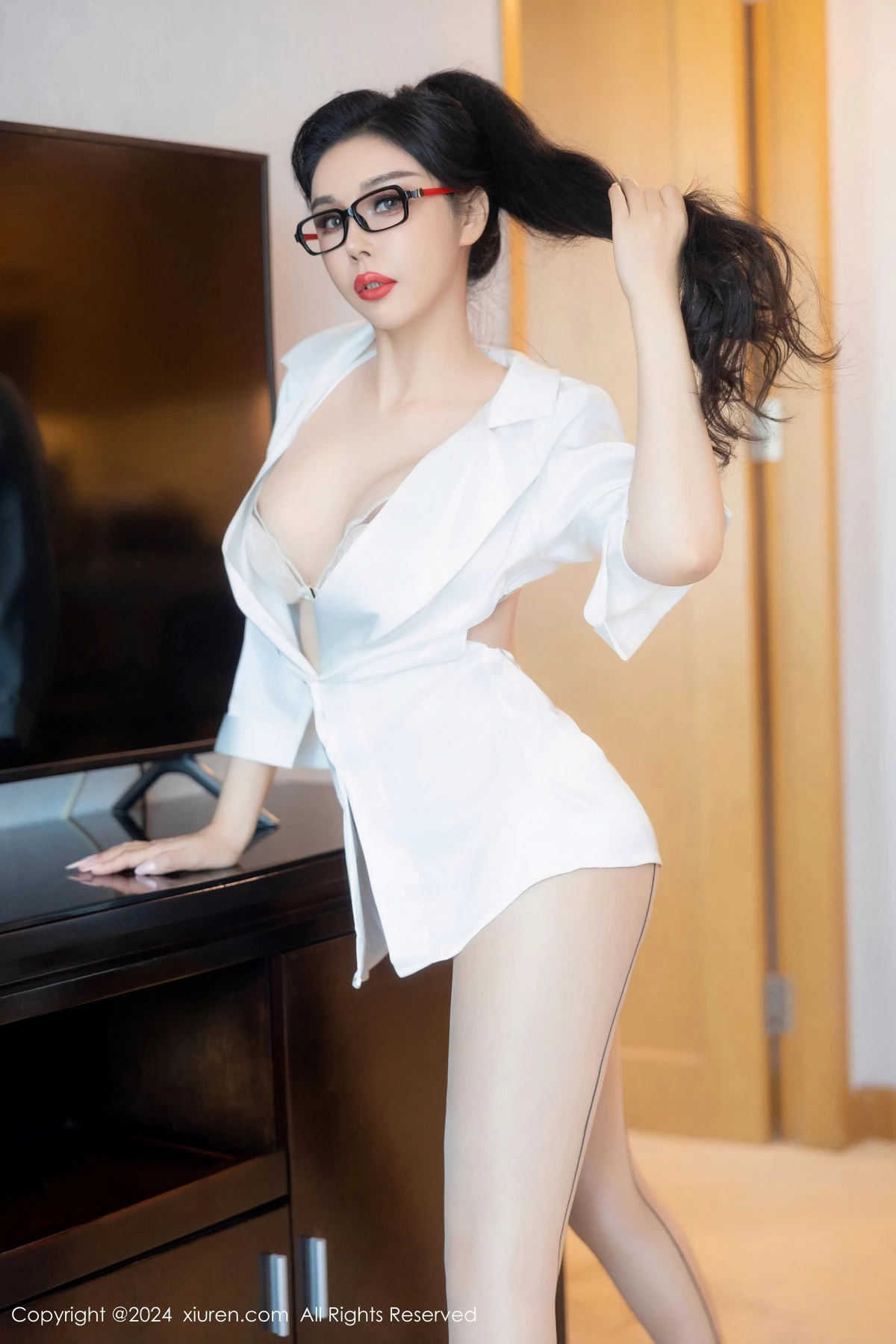 秀人集.com_[XiuRen秀人网]No.8469_模特田冰冰私房性感白色蕾丝内衣配超薄肉丝秀丰满身材诱惑写真57P