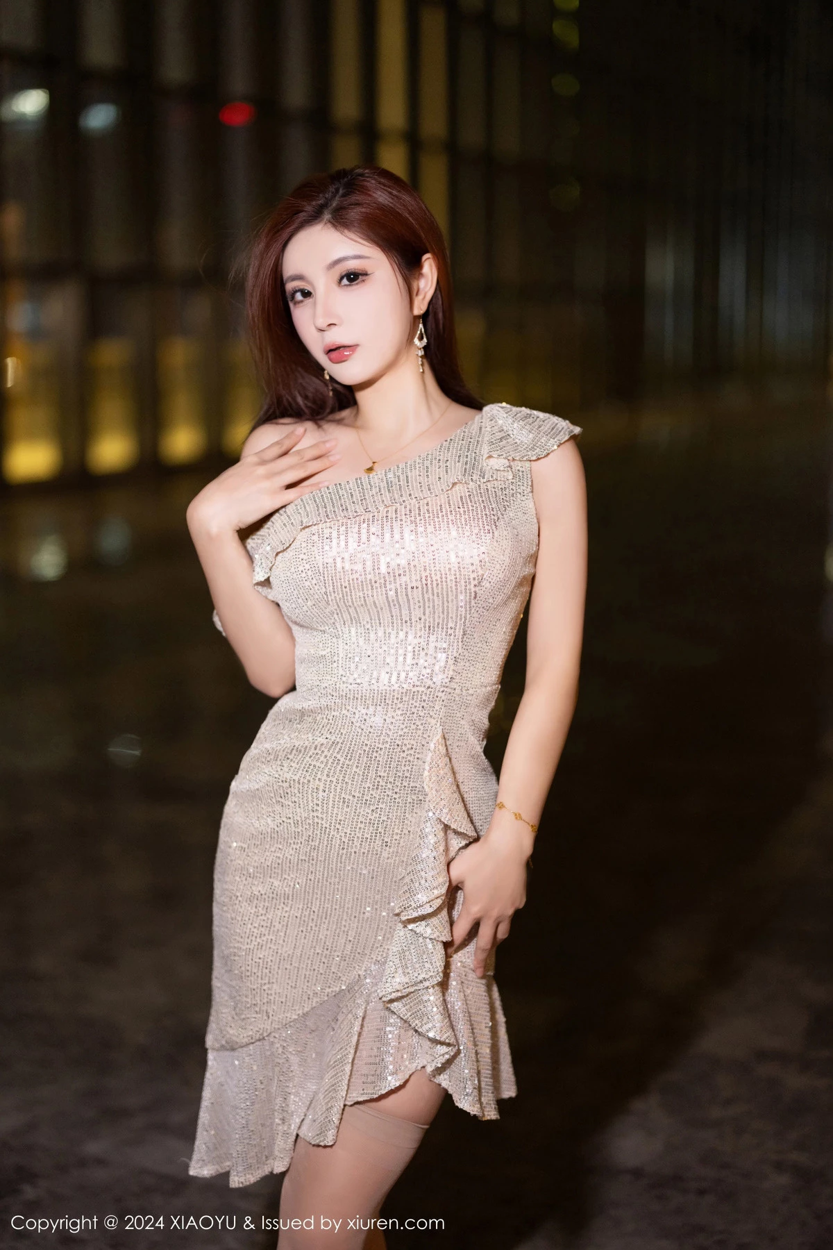 秀人集.com_[XiaoYu画语界]Vol.1239_模特小蛮妖Yummy白色连衣短裙配原色丝袜秀完美身材诱惑写真70P