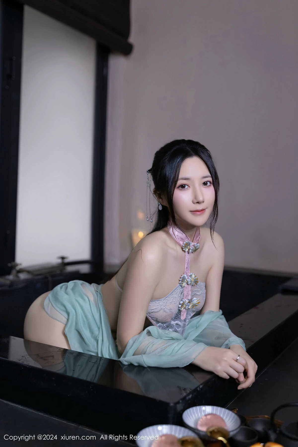 秀人集.com_[XiuRen秀人网]No.8428_模特鱼子酱Fish浴池场景性感粉色布兜内衣秀惹火身材诱惑写真81P