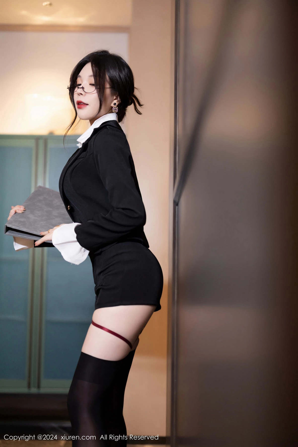 秀人集.com_[XiuRen秀人网]No.8440_女神徐莉芝Booty性感黑色制服露黑色蕾丝情趣内衣撩人诱惑写真82P