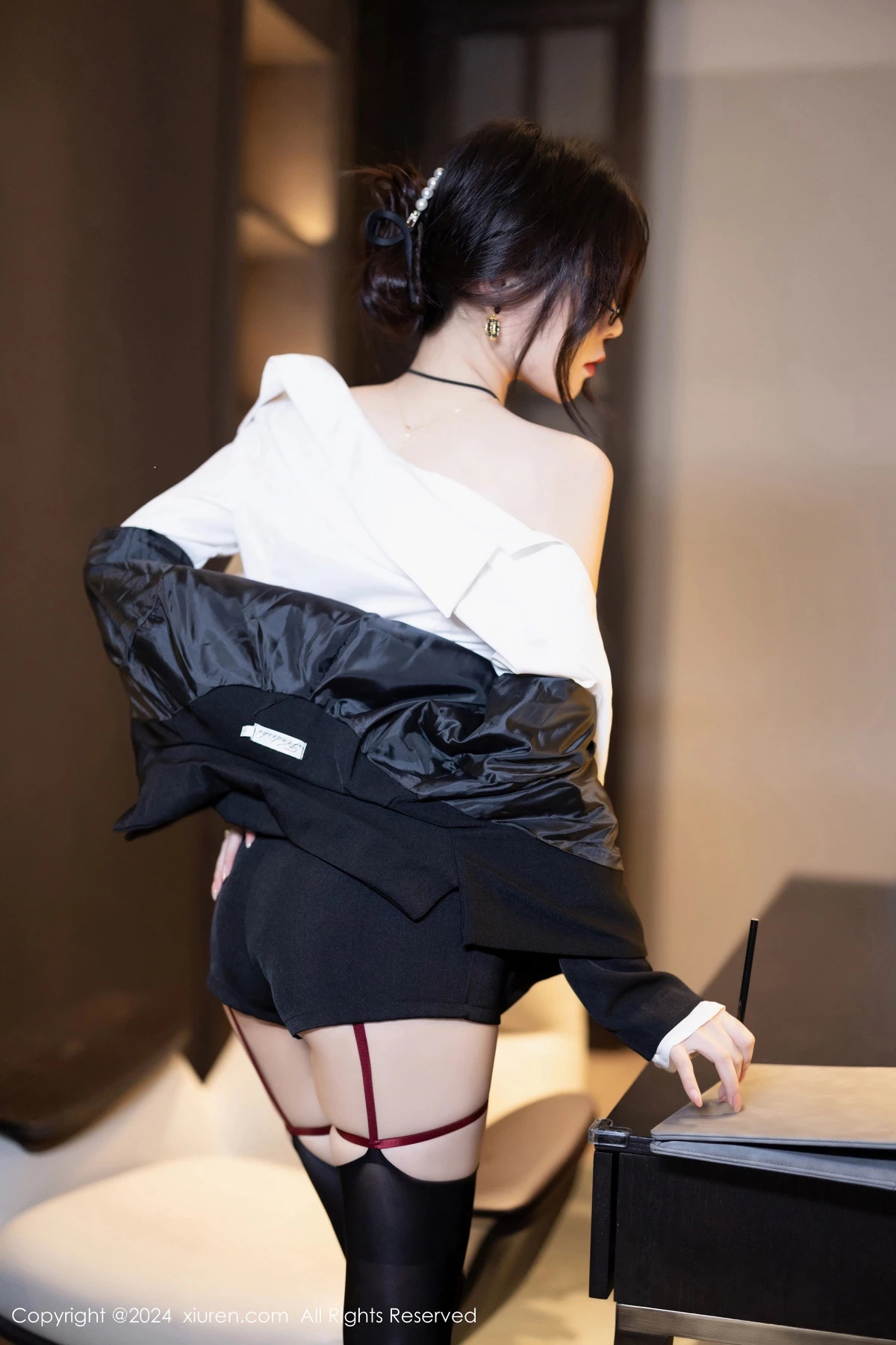 秀人集.com_[XiuRen秀人网]No.8440_女神徐莉芝Booty性感黑色制服露黑色蕾丝情趣内衣撩人诱惑写真82P