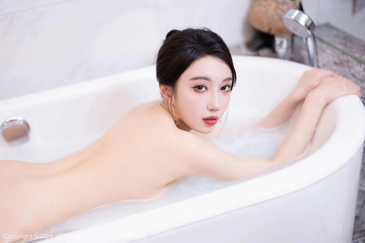 秀人集.com_[XiuRen秀人网]No.8479_模特玥儿玥浴室场景性感红色旗袍配开档黑丝秀曼妙身姿诱惑写真70P