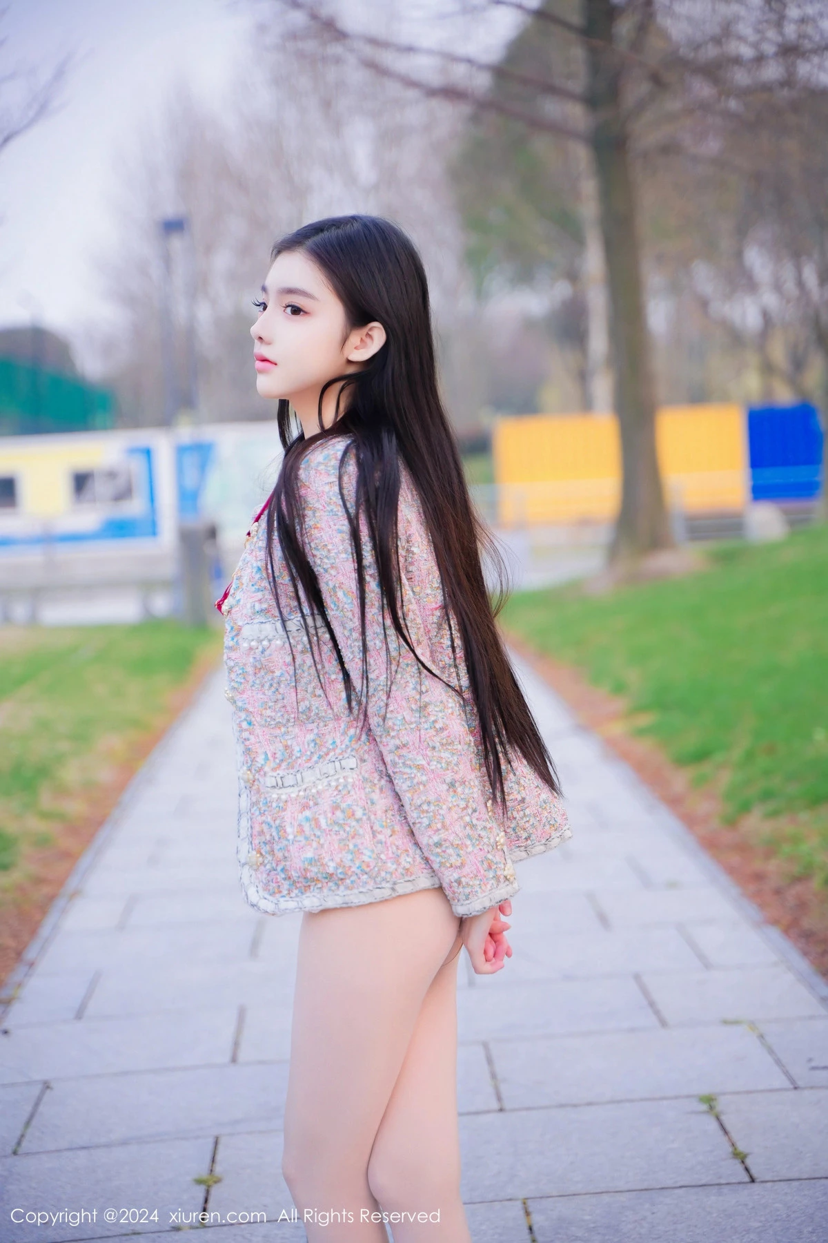 秀人集.com_[XiuRen秀人网]No.8489_模特龙雪儿户外性感红色情趣服饰配开档白丝秀惹火身材诱惑写真49P