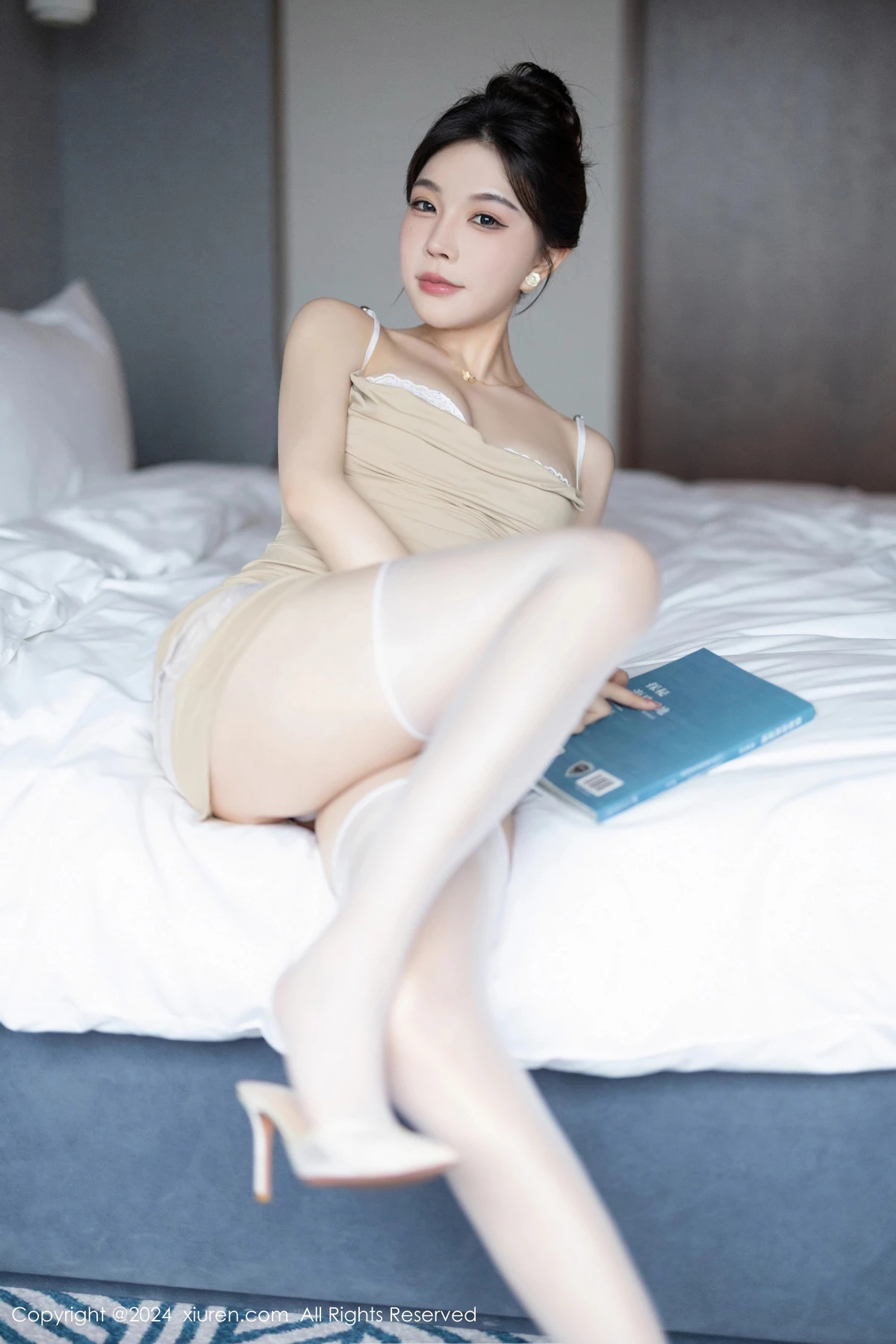 秀人集.com_[XiuRen秀人网]No.8491_女神徐莉芝Booty性感杏色连衣短裙配白丝袜秀曼妙身姿迷人写真85P