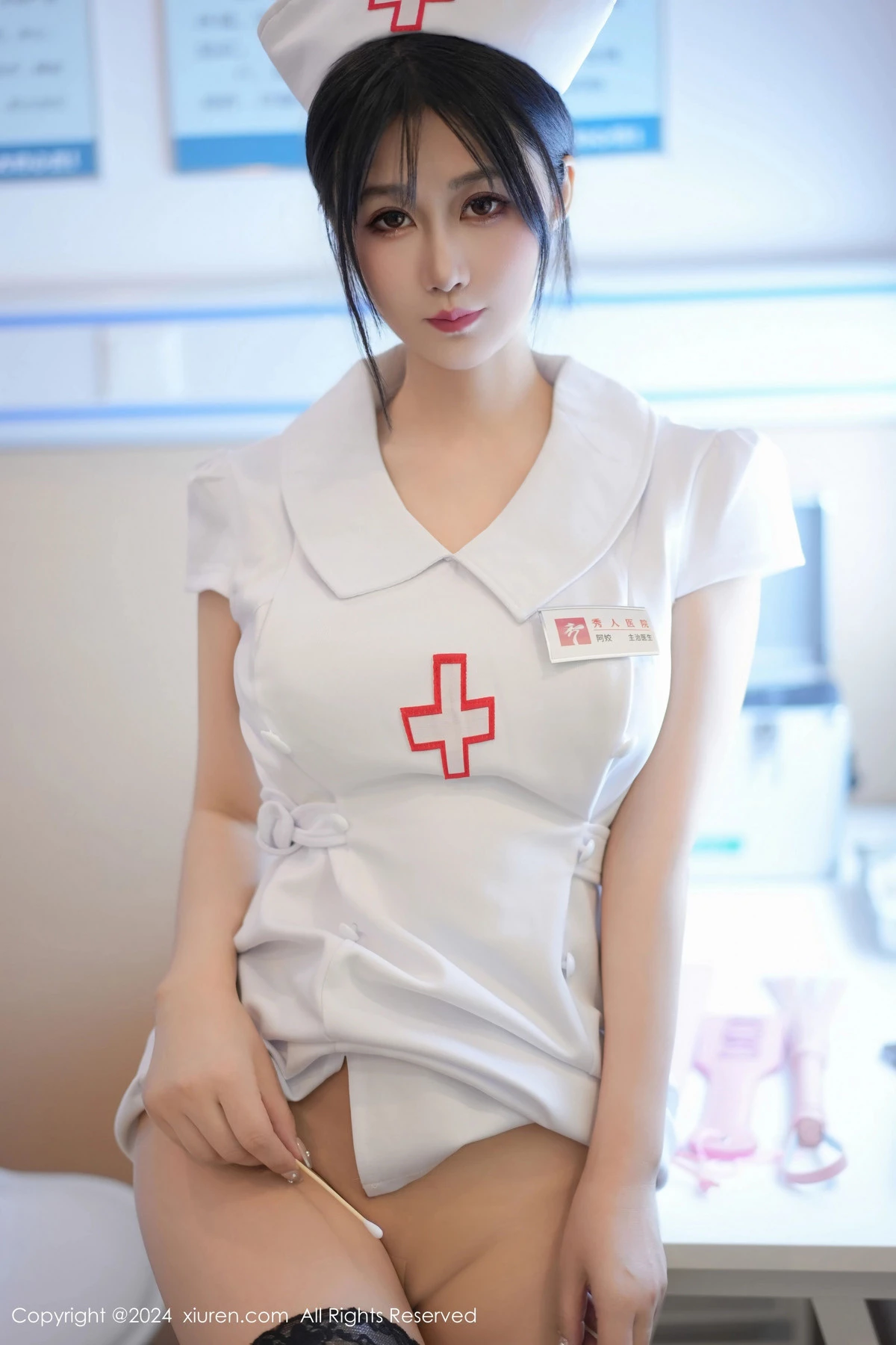 秀人集.com_[XiuRen秀人网]No.8512_模特laura阿姣性感白色护士服配黑丝袜半脱秀豪乳翘臀诱惑写真87P