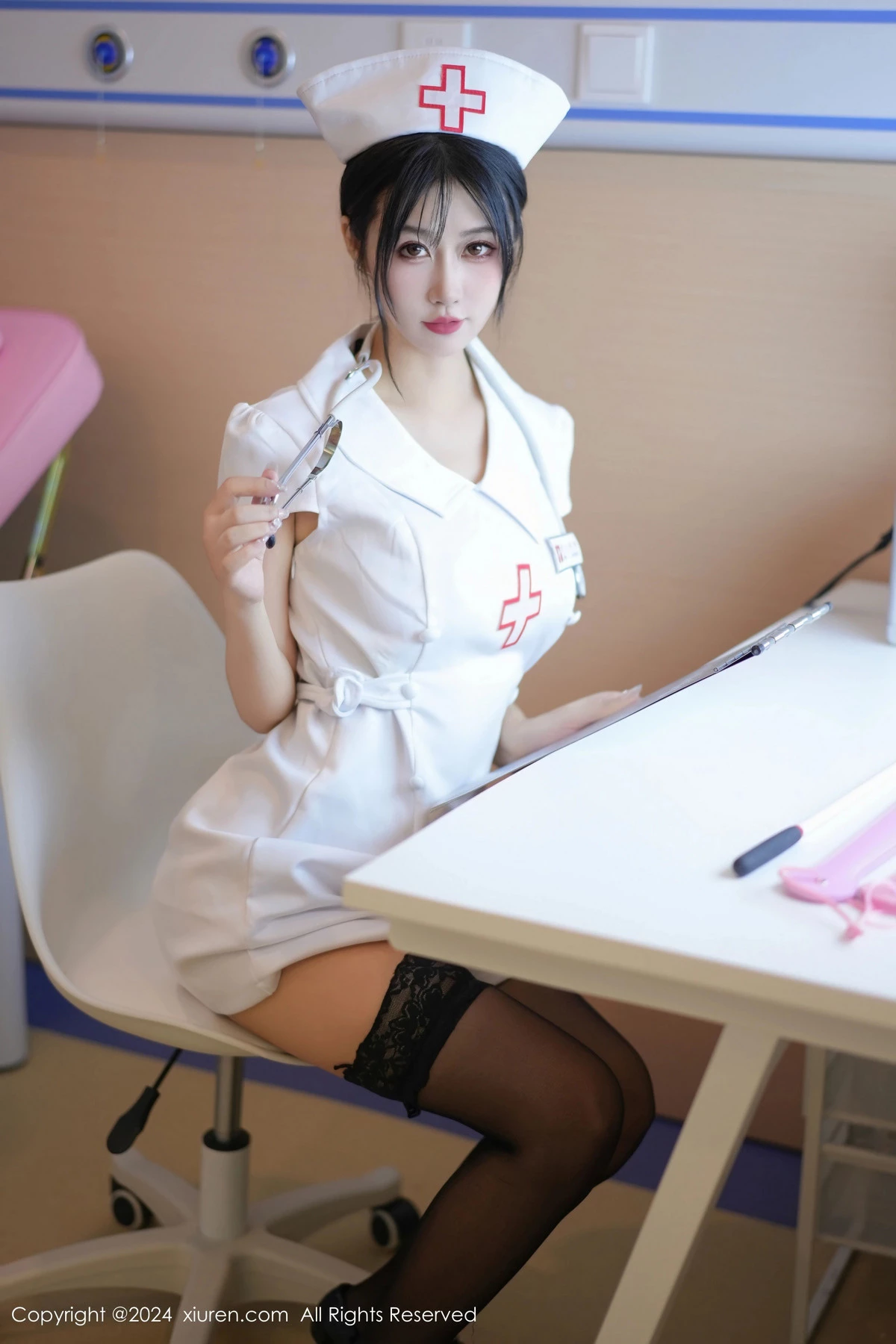 秀人集.com_[XiuRen秀人网]No.8512_模特laura阿姣性感白色护士服配黑丝袜半脱秀豪乳翘臀诱惑写真87P