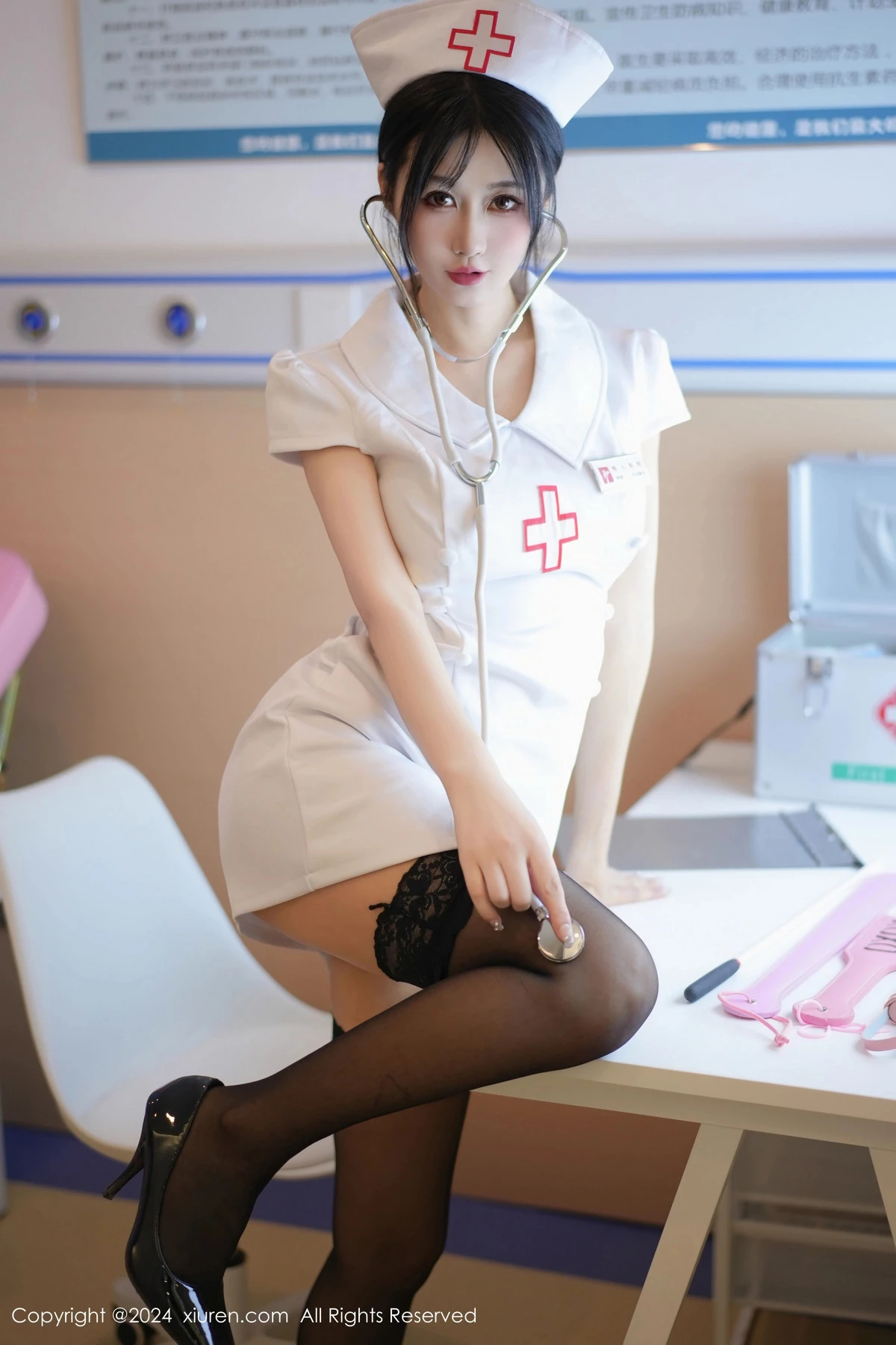秀人集.com_[XiuRen秀人网]No.8512_模特laura阿姣性感白色护士服配黑丝袜半脱秀豪乳翘臀诱惑写真87P