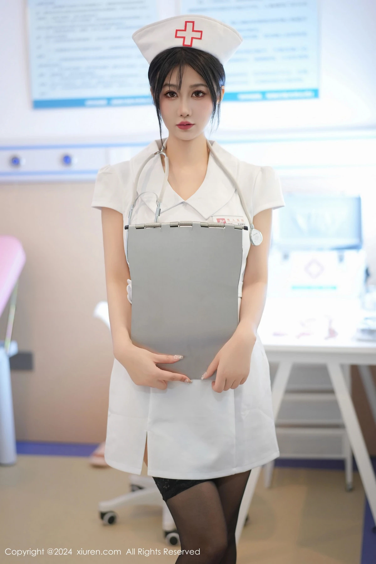 秀人集.com_[XiuRen秀人网]No.8512_模特laura阿姣性感白色护士服配黑丝袜半脱秀豪乳翘臀诱惑写真87P