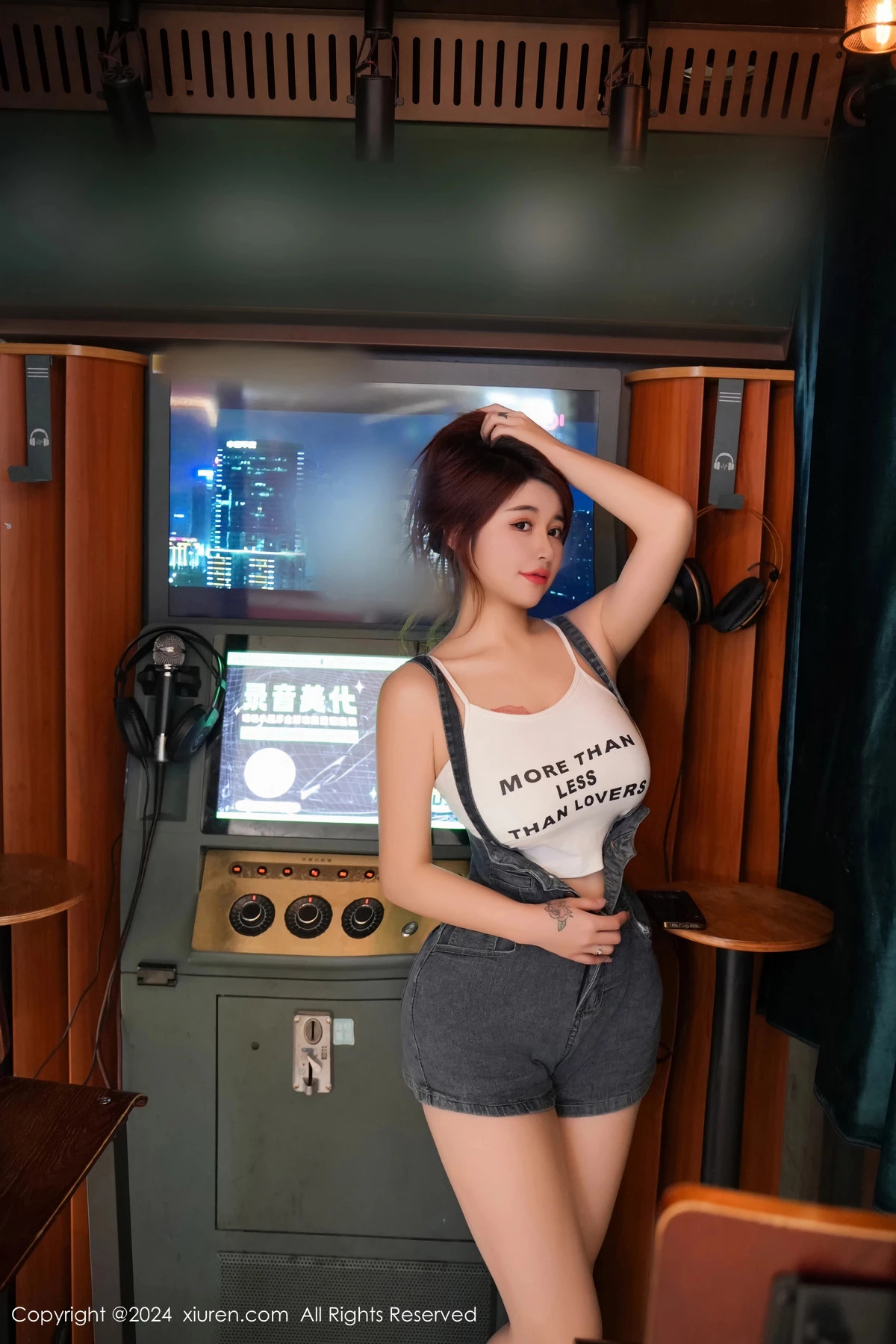 秀人集.com_[XiuRen秀人网]No.8506_模特美七Mia性感白色服饰配牛仔裤半脱秀丰腴身材惹火诱惑写真99P