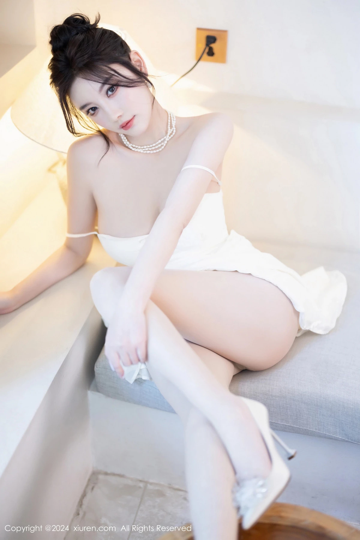 秀人集.com_[XiuRen秀人网]No.8538_女神杨晨晨Yome性感白色连衣裙配白色丝袜秀完美身材诱惑写真81P