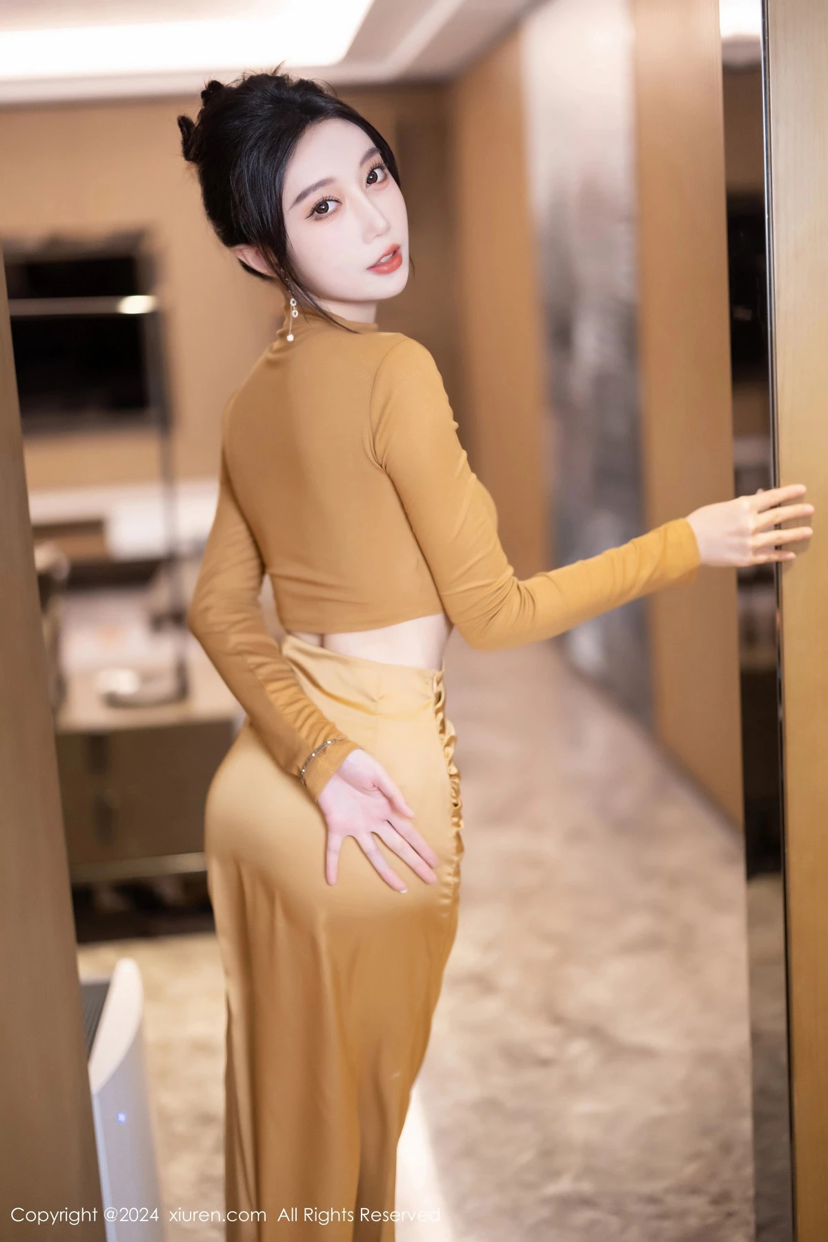 秀人集.com_[XiuRen秀人网]No.8574_模特玥儿玥性感黄色长裙配原色丝袜+黑色情趣内衣惹火诱惑写真81P