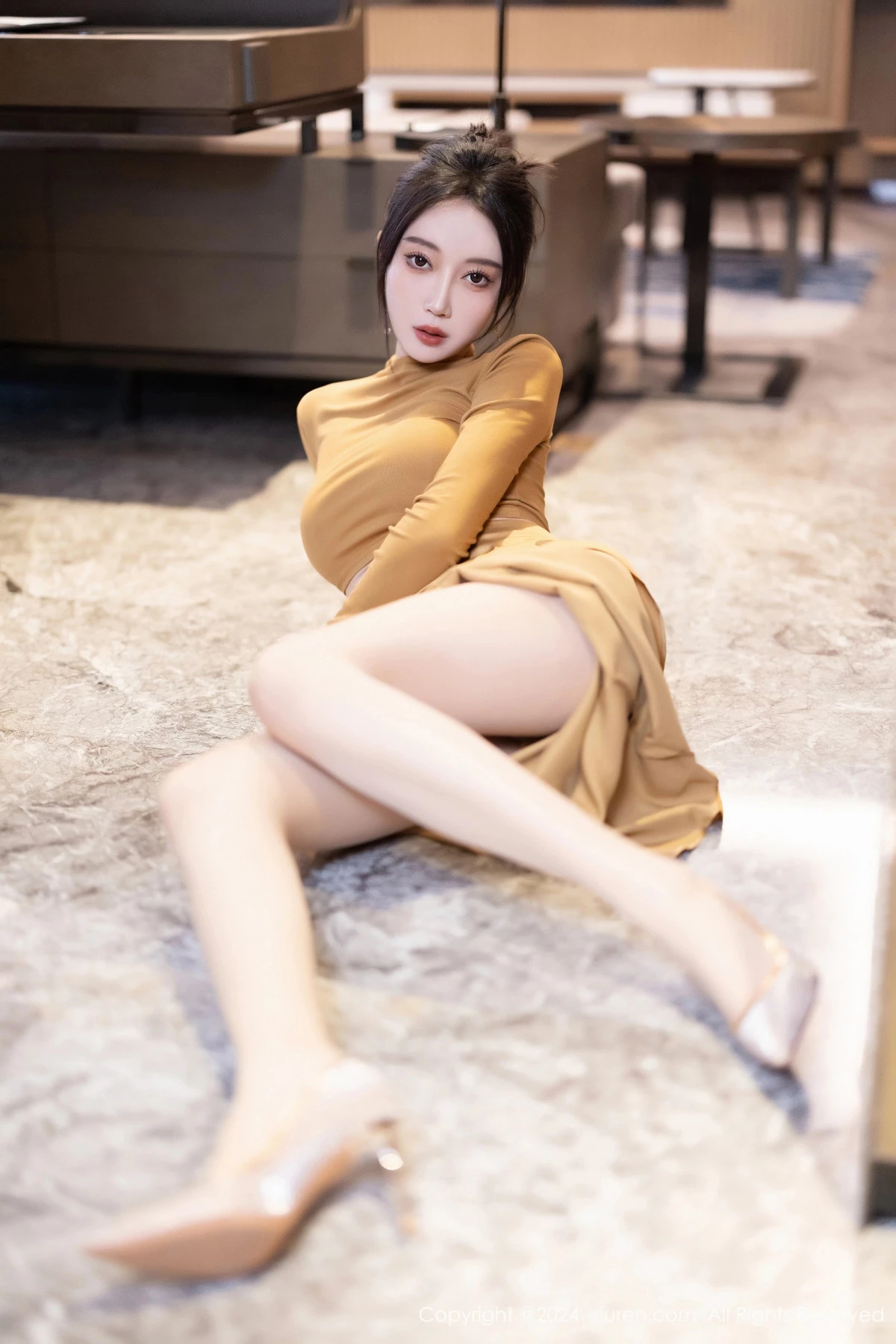 秀人集.com_[XiuRen秀人网]No.8574_模特玥儿玥性感黄色长裙配原色丝袜+黑色情趣内衣惹火诱惑写真81P