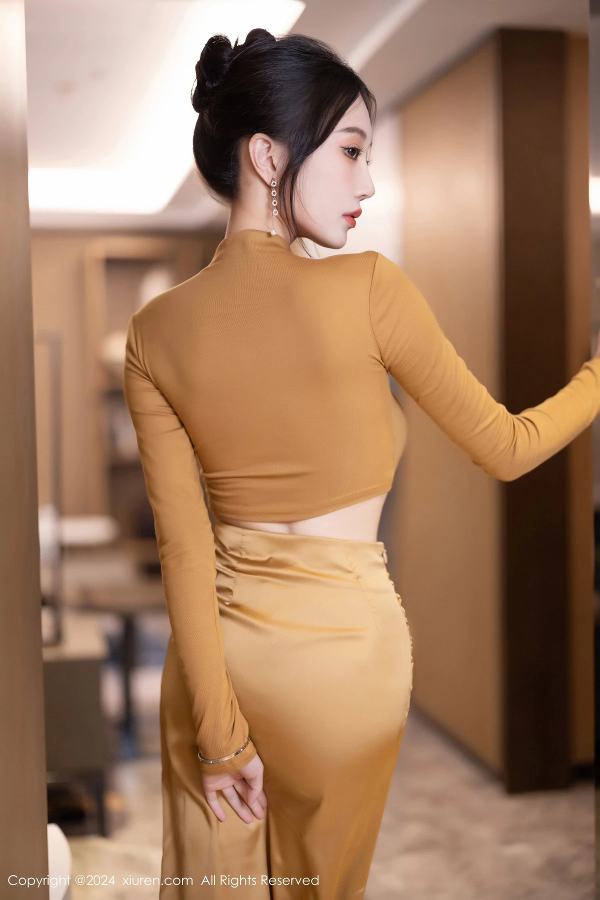 秀人集.com_[XiuRen秀人网]No.8574_模特玥儿玥性感黄色长裙配原色丝袜+黑色情趣内衣惹火诱惑写真81P