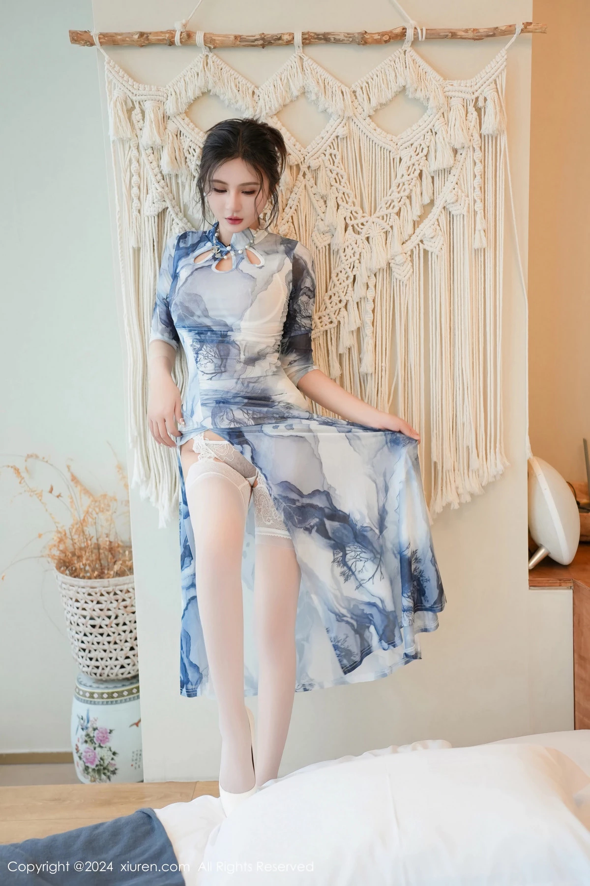 秀人集.com_[XiuRen秀人网]No.8587_模特Emily尹菲性感白色蕾丝内衣配白丝吊袜秀惹火身材诱惑写真117P