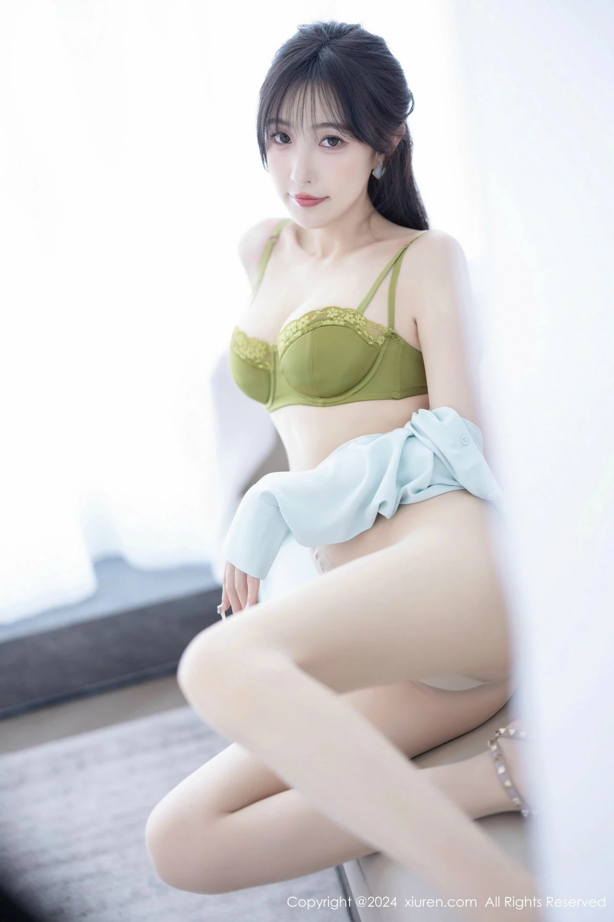 秀人集.com_[XiuRen秀人网]No.8589_模特林星阑性感浅绿衬衫配白短裙露超薄肉丝秀曼妙身姿诱惑写真86P