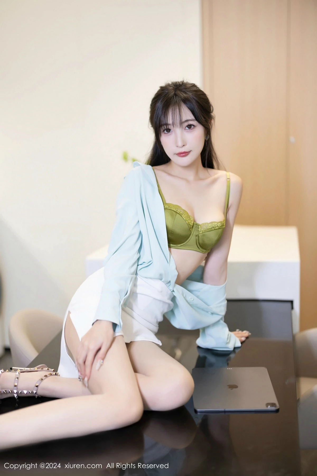 秀人集.com_[XiuRen秀人网]No.8589_模特林星阑性感浅绿衬衫配白短裙露超薄肉丝秀曼妙身姿诱惑写真86P