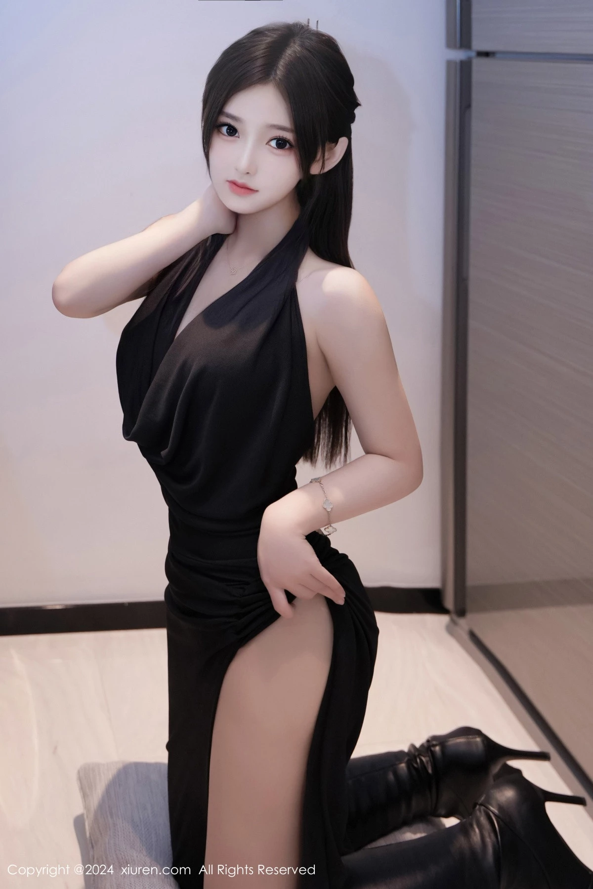 秀人集.com_[XiuRen秀人网]No.8623_模特奶茶味的包子性感黑色连衣长裙配黑皮靴秀丰腴身材诱惑写真62P