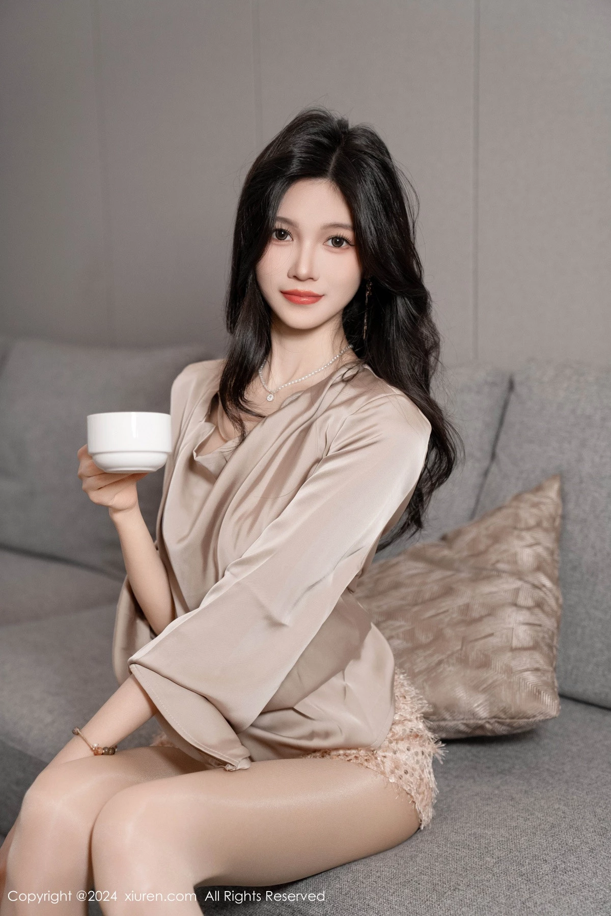 秀人集.com_[XiuRen秀人网]No.8617_模特程程程性感浅色衬衫露轻透内衣配超薄肉丝秀苗条身材诱惑写真94P