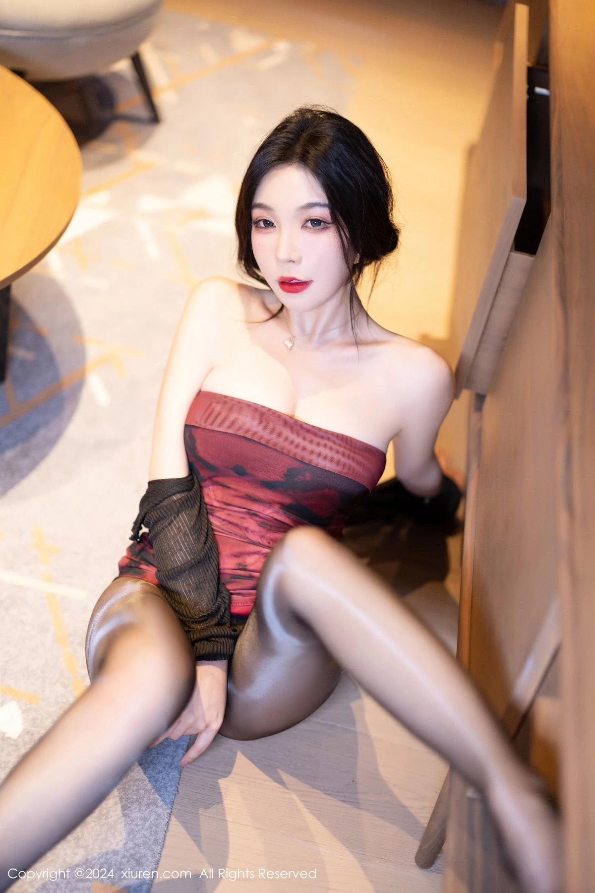 秀人集.com_[XiuRen秀人网]No.8664_女神徐莉芝Booty性感浅红色连衣短裙配闪亮黑丝秀美腿诱惑写真88P