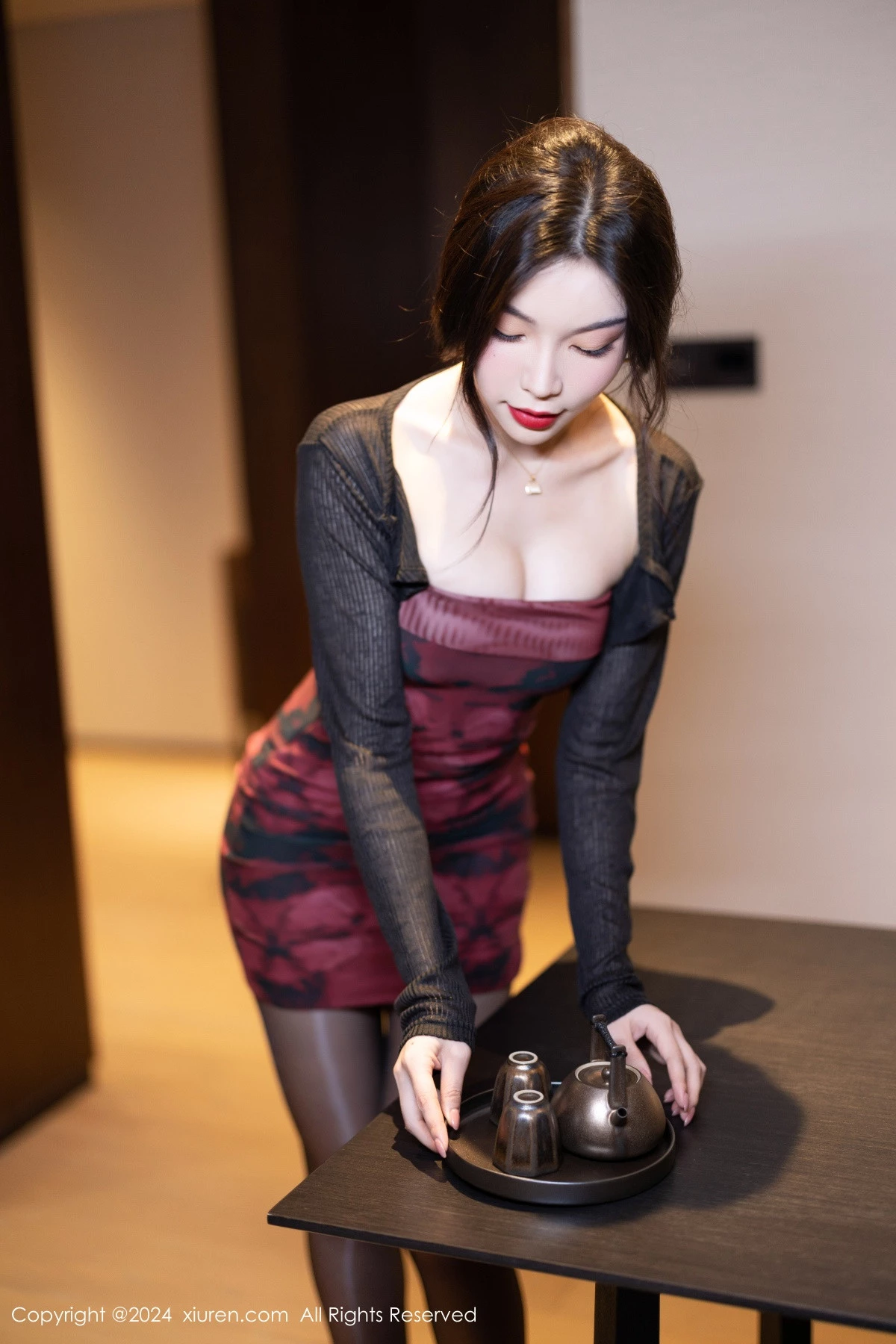 秀人集.com_[XiuRen秀人网]No.8664_女神徐莉芝Booty性感浅红色连衣短裙配闪亮黑丝秀美腿诱惑写真88P