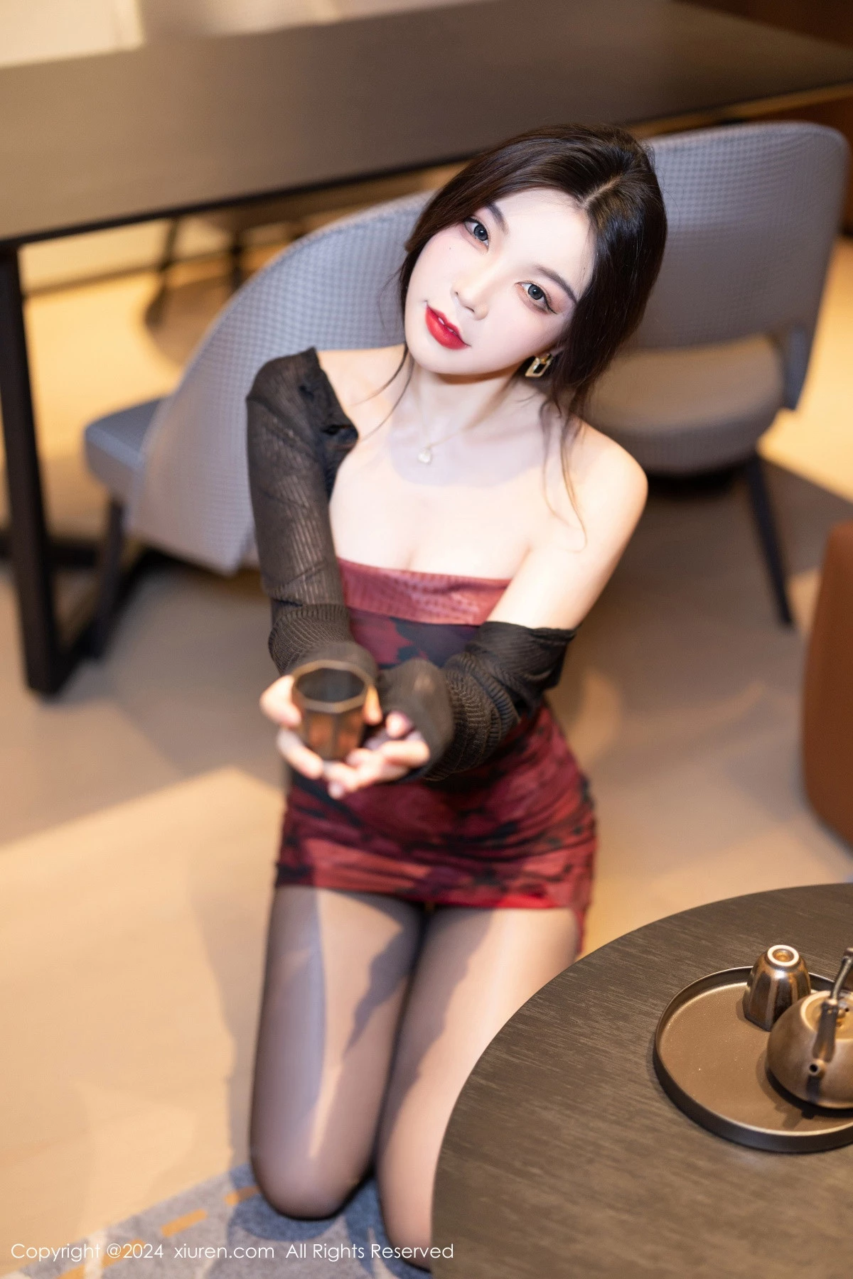 秀人集.com_[XiuRen秀人网]No.8664_女神徐莉芝Booty性感浅红色连衣短裙配闪亮黑丝秀美腿诱惑写真88P