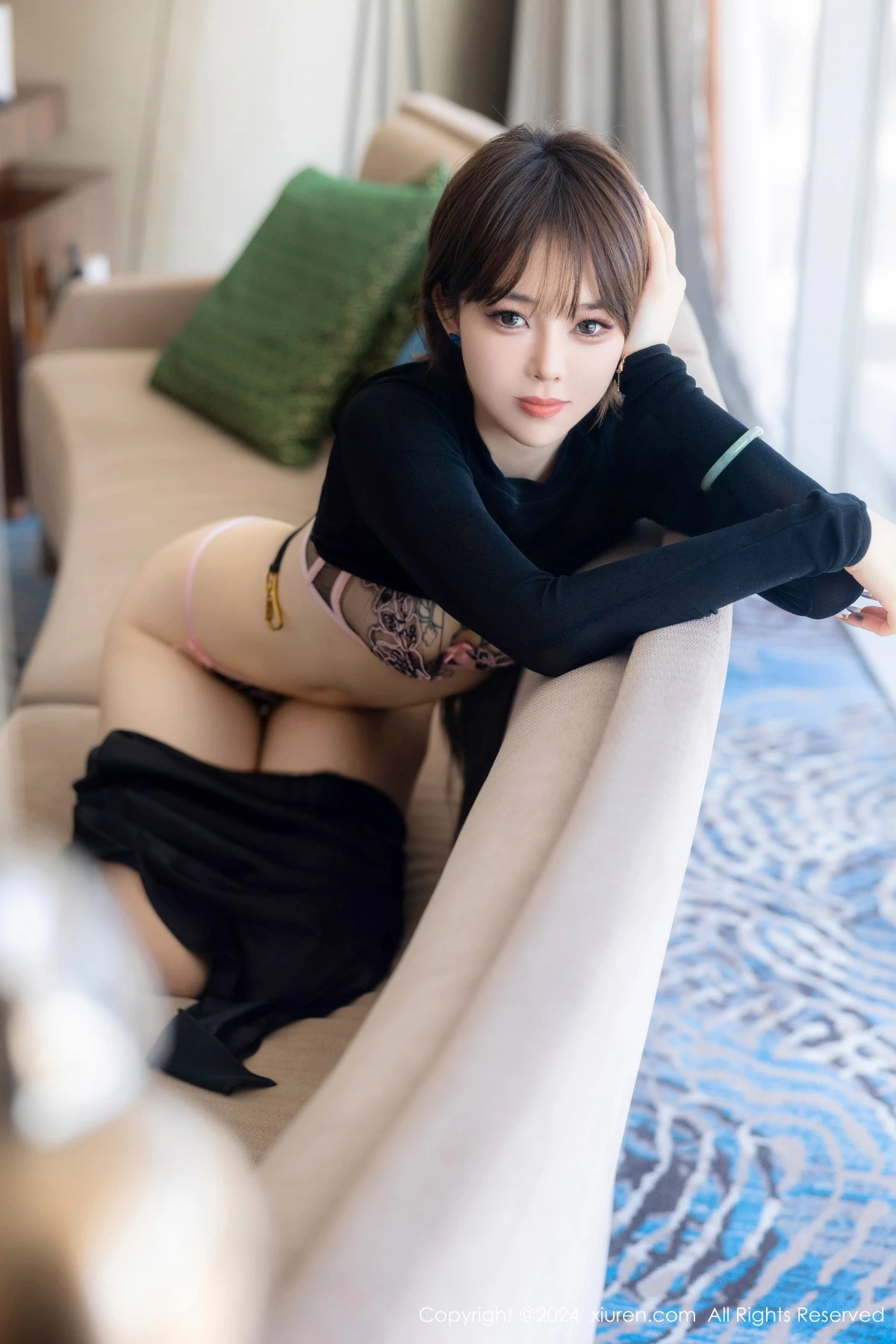 秀人集.com_[XiuRen秀人网]No.8661_模特奶瓶性感黑色上衣配黑色长裙露粉黑内衣秀曼妙身姿诱惑写真83P