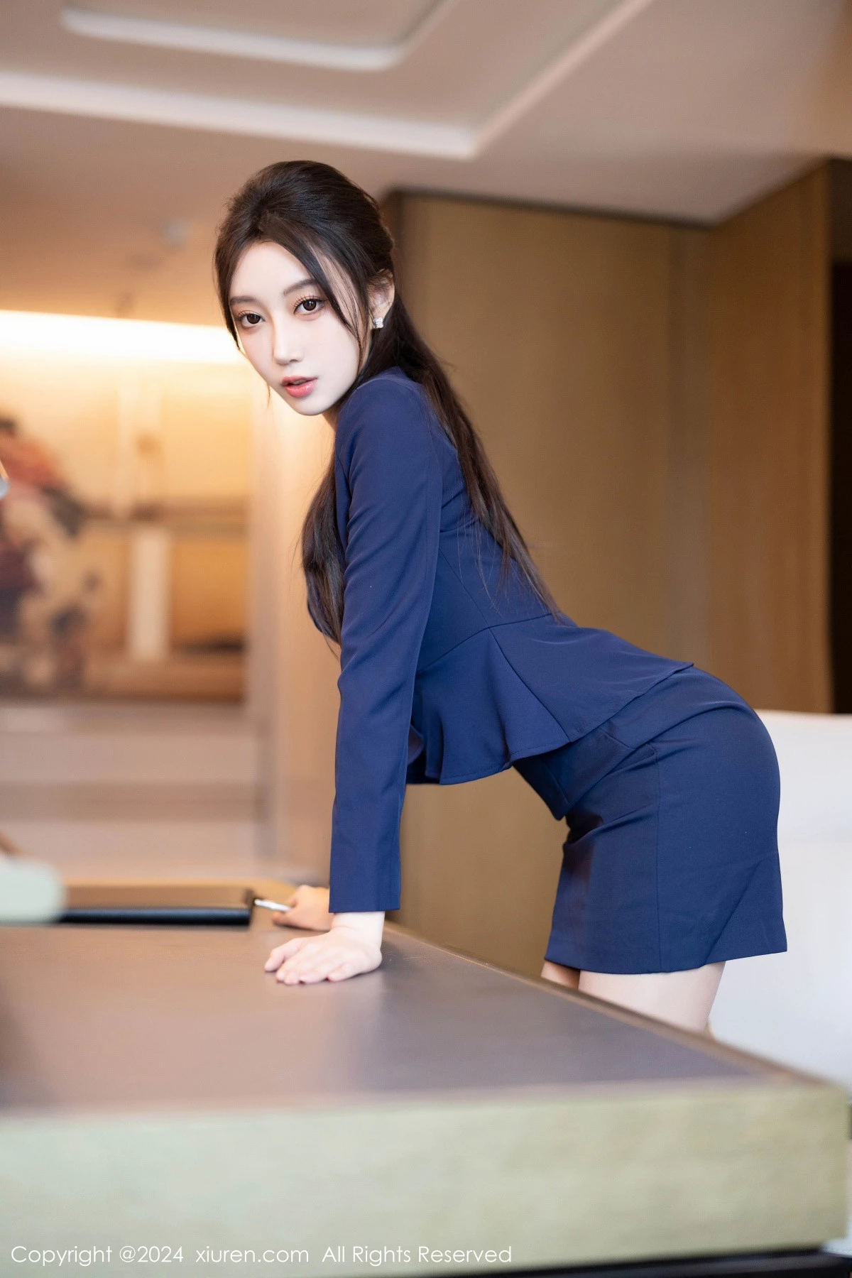 秀人集.com_[XiuRen秀人网]No.8669_模特玥儿玥性感蓝色OL服饰露黑色蕾丝内衣配开档灰丝诱惑写真90P