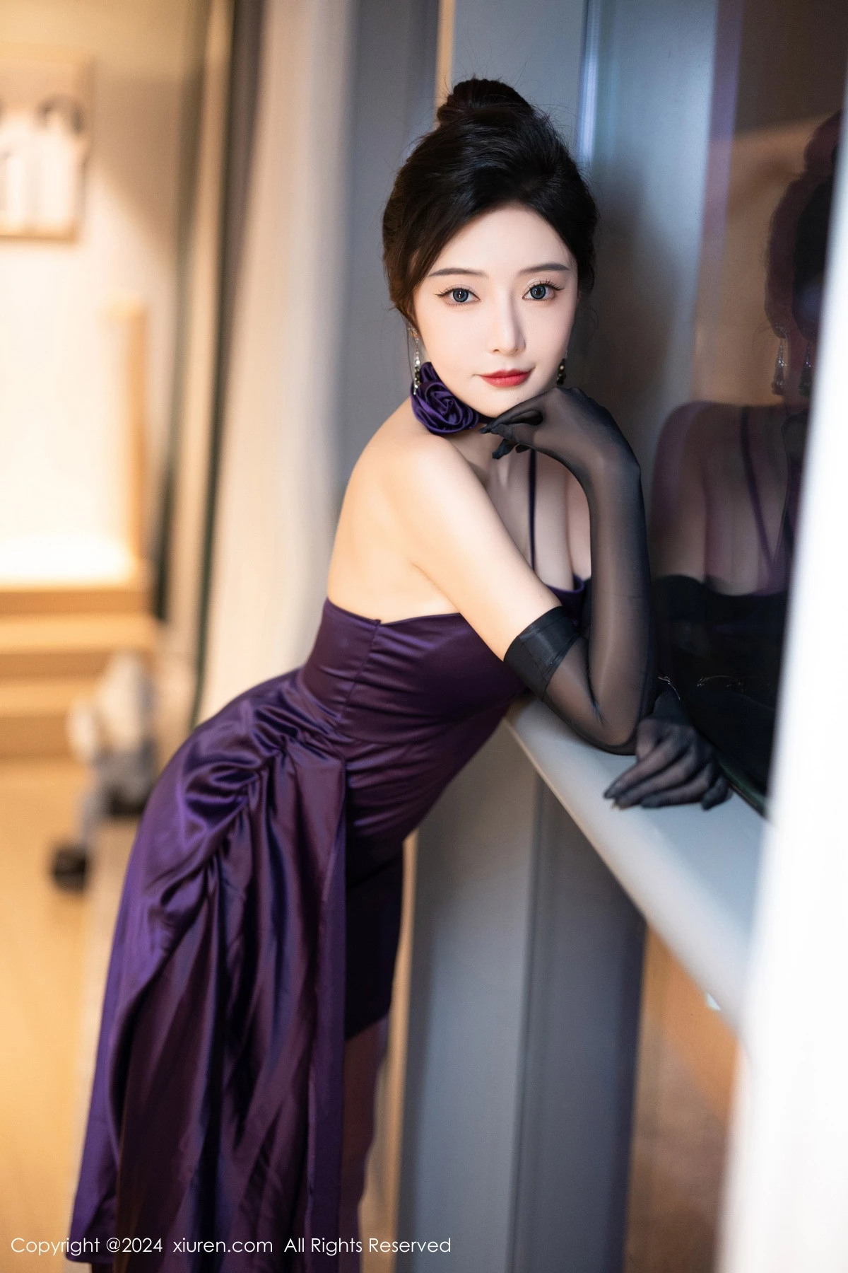 秀人集.com_[XiuRen秀人网]No.8698_女神王馨瑶yanni性感紫色露肩连衣裙配紫丝袜秀完美身材诱惑写真80P