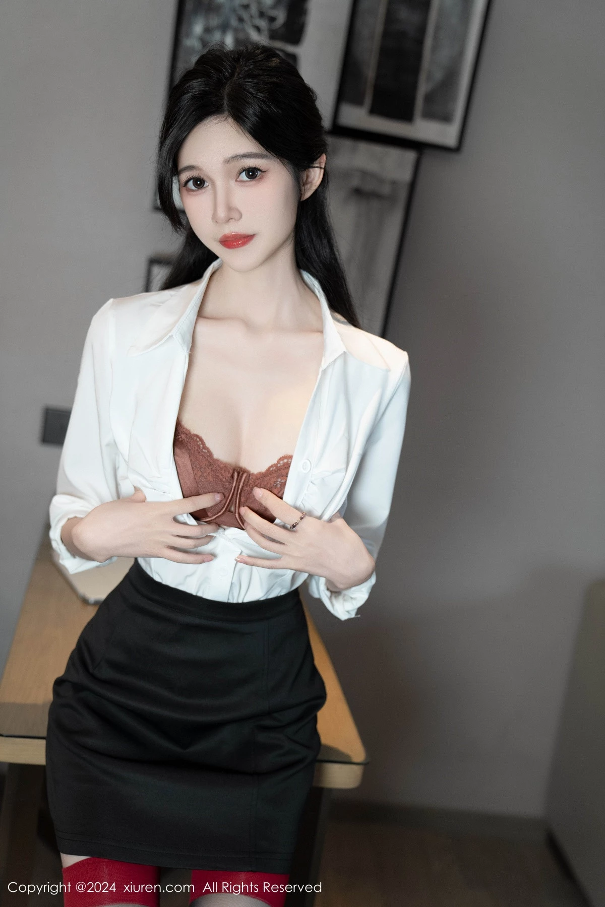 秀人集.com_[XiuRen秀人网]No.8697_模特程程程性感OL服饰露紫色内衣配黑丝袜秀苗条身材迷人写真93P