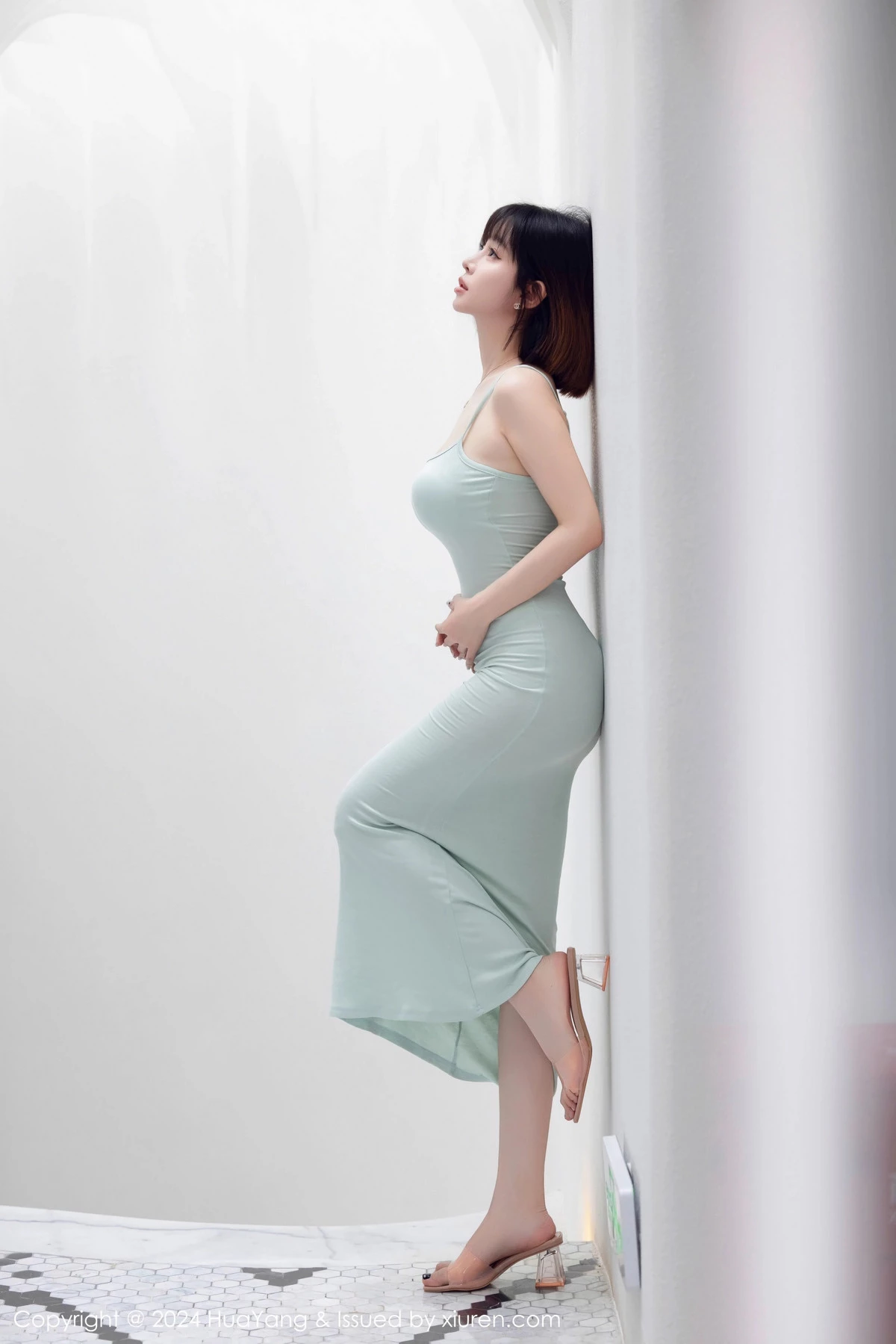 秀人集.com_[HuaYang花漾]Vol.586_女神王雨纯性感淡绿色露肩连衣长裙半脱秀丰腴身姿撩人诱惑写真94P