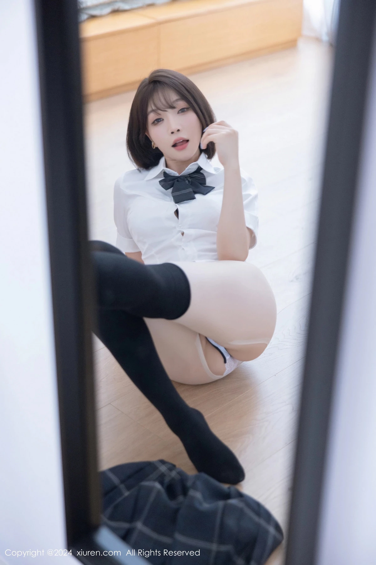 秀人集.com_[XiuRen秀人网]No.8785_女神徐莉芝Booty性感学生制服短裙配黑丝袜秀曼妙身姿诱惑写真100P