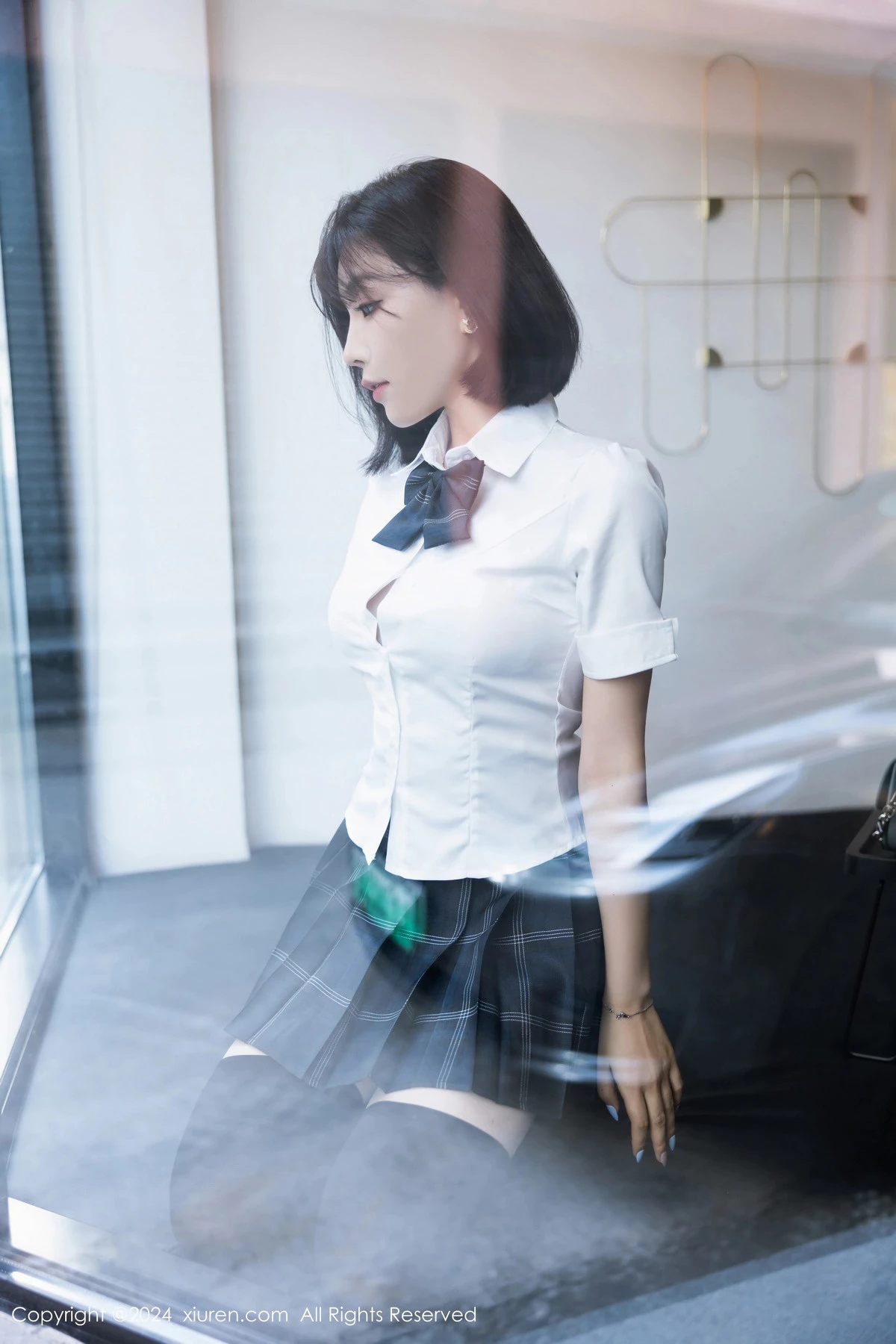 秀人集.com_[XiuRen秀人网]No.8785_女神徐莉芝Booty性感学生制服短裙配黑丝袜秀曼妙身姿诱惑写真100P