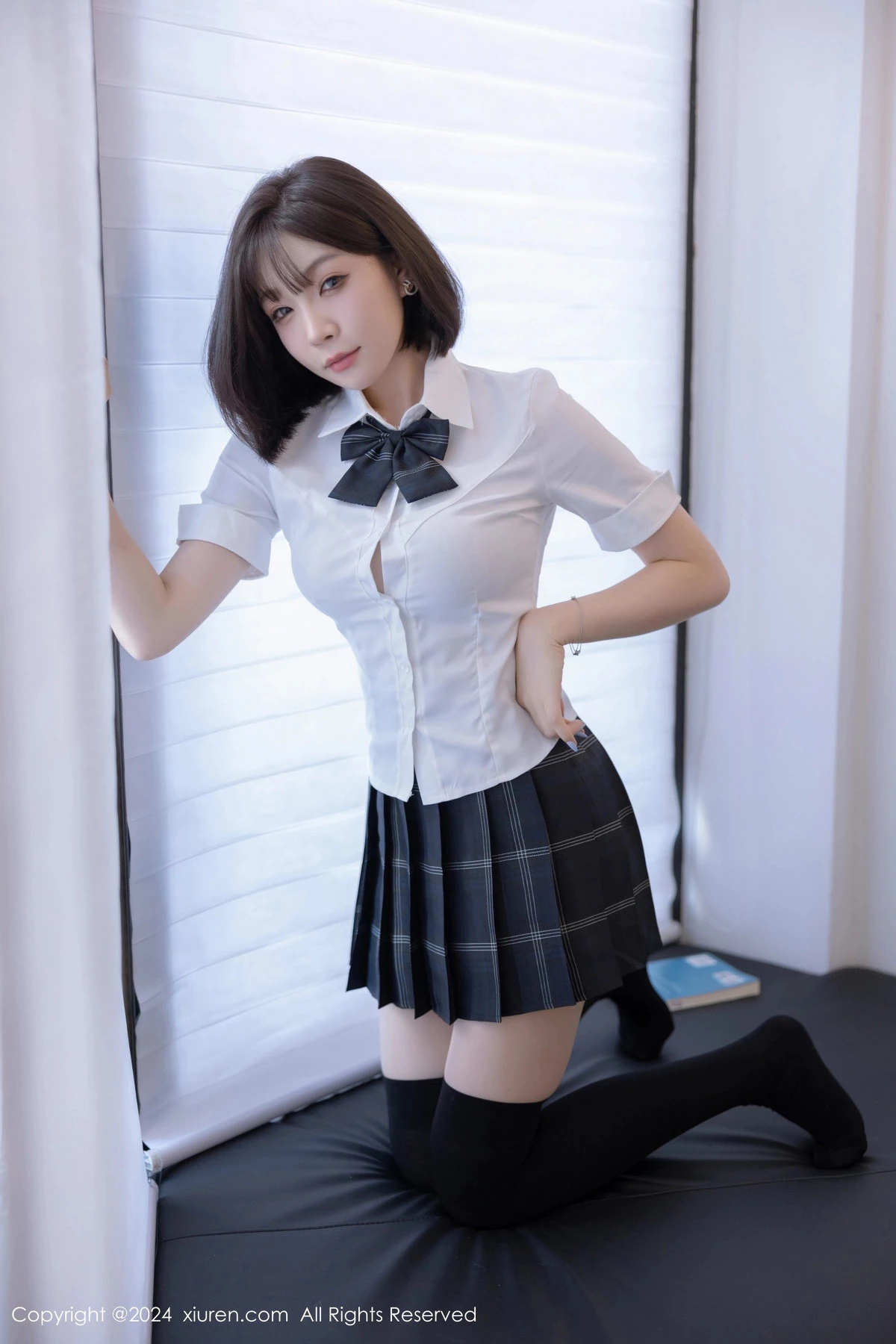 秀人集.com_[XiuRen秀人网]No.8785_女神徐莉芝Booty性感学生制服短裙配黑丝袜秀曼妙身姿诱惑写真100P