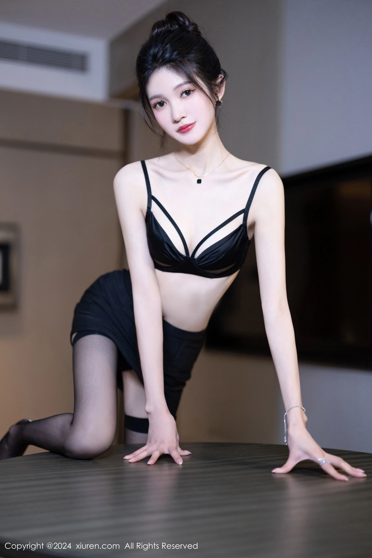 秀人集.com_[XiuRen秀人网]No.8791_模特程程程性感黑色OL服饰露黑色蕾丝内衣配黑丝吊袜诱惑写真101P