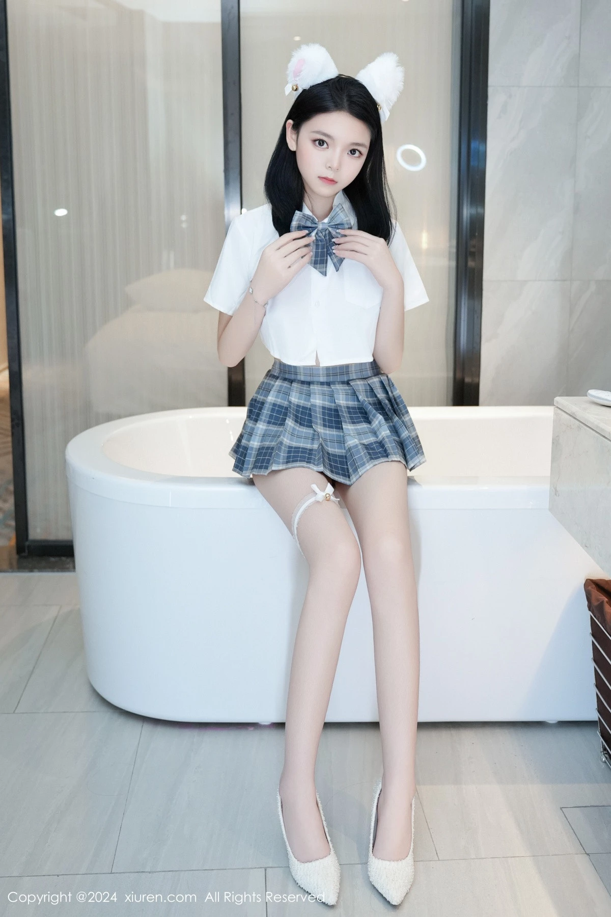 秀人集.com_[XiuRen秀人网]No.8715_模特唐心心私房浴室性感白T配短裙露白丝袜秀翘臀美腿诱惑写真68P