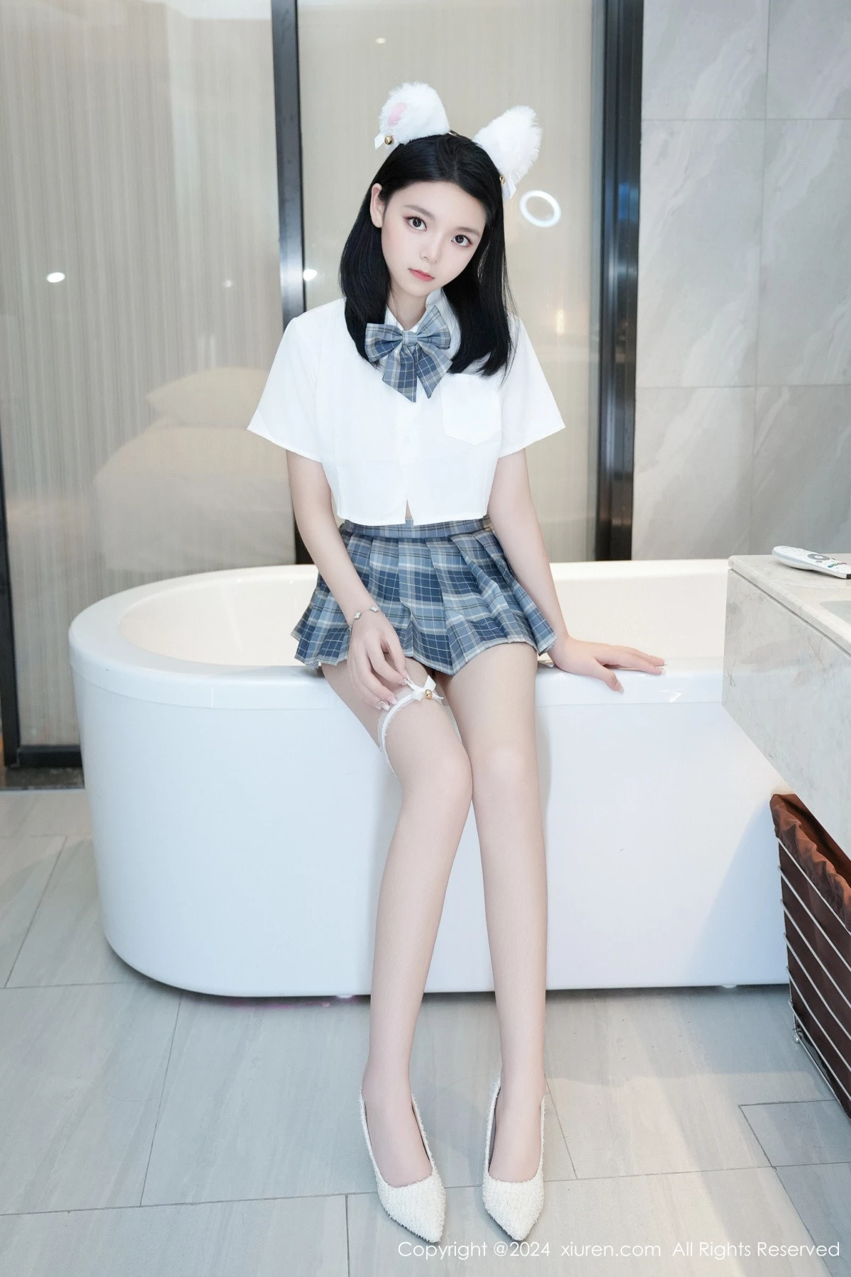 秀人集.com_[XiuRen秀人网]No.8715_模特唐心心私房浴室性感白T配短裙露白丝袜秀翘臀美腿诱惑写真68P