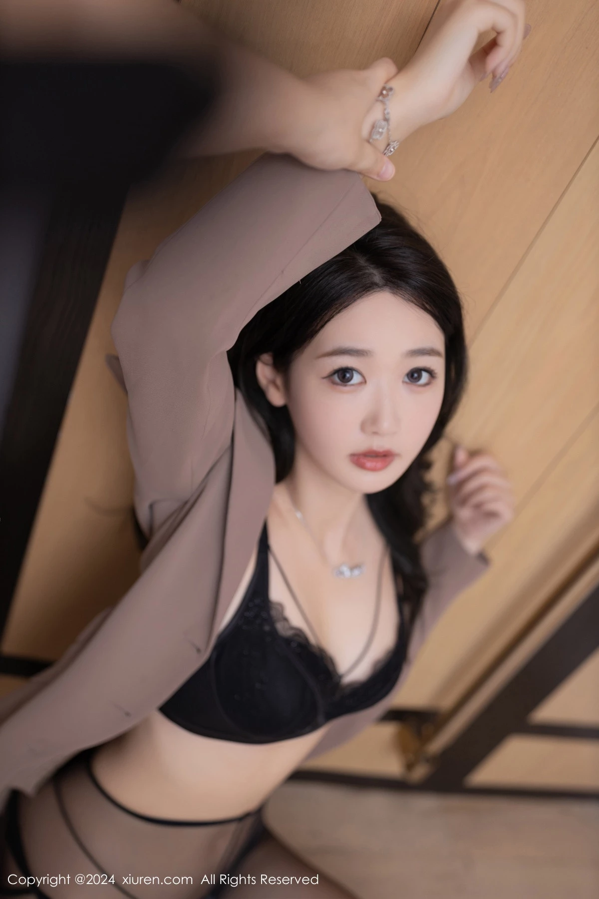 秀人集.com_[XiuRen秀人网]No.8824_模特唐安琪性感秘书OL服饰露黑色蕾丝内衣秀曼妙身姿迷人写真83P