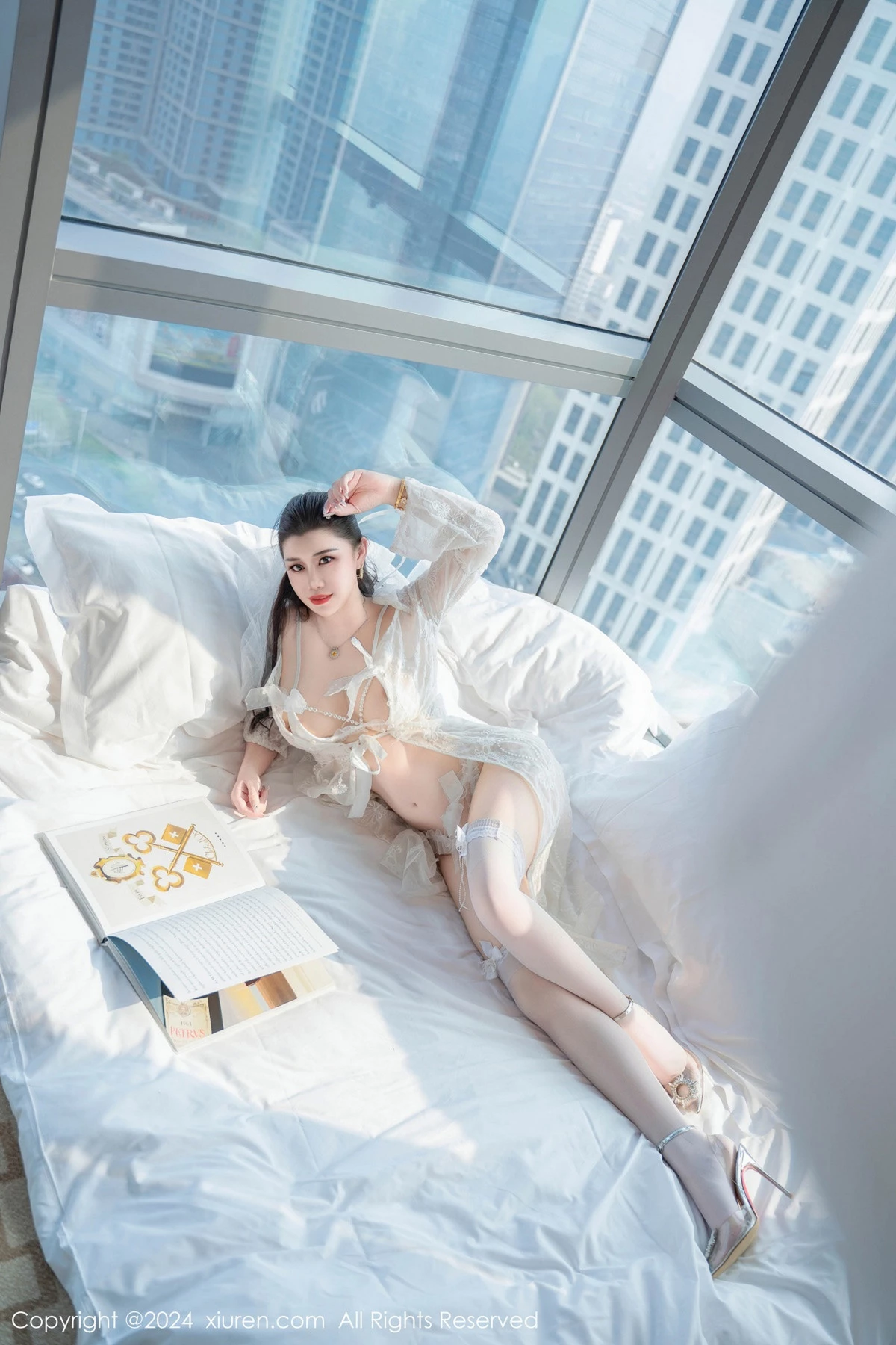 秀人集.com_[XiuRen秀人网]No.8837_模特王婉悠Queen白色蕾丝珍珠睡衣配白丝袜秀丰满身材诱惑写真82P