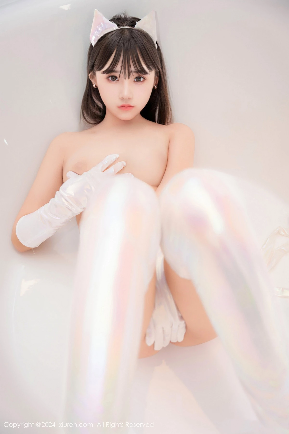 秀人集.com_[XiuRen秀人网]No.8840_模特徐若兮浴室场景白色高叉连体衣配白丝袜秀曼妙身姿诱惑写真75P