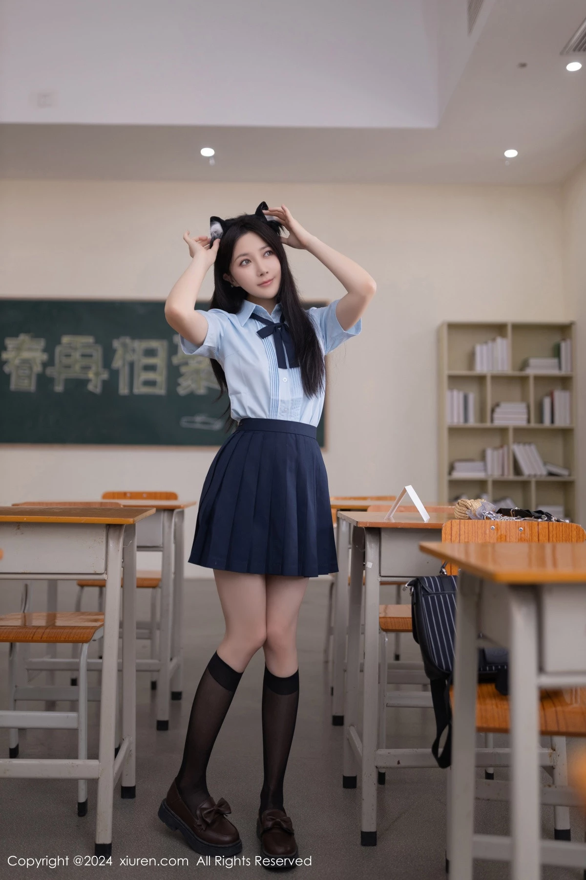 秀人集.com_[XiuRen秀人网]No.8854_模特鱼子酱Fish教室场景性感学生制服配黑丝袜秀曼妙身姿诱惑写真80P