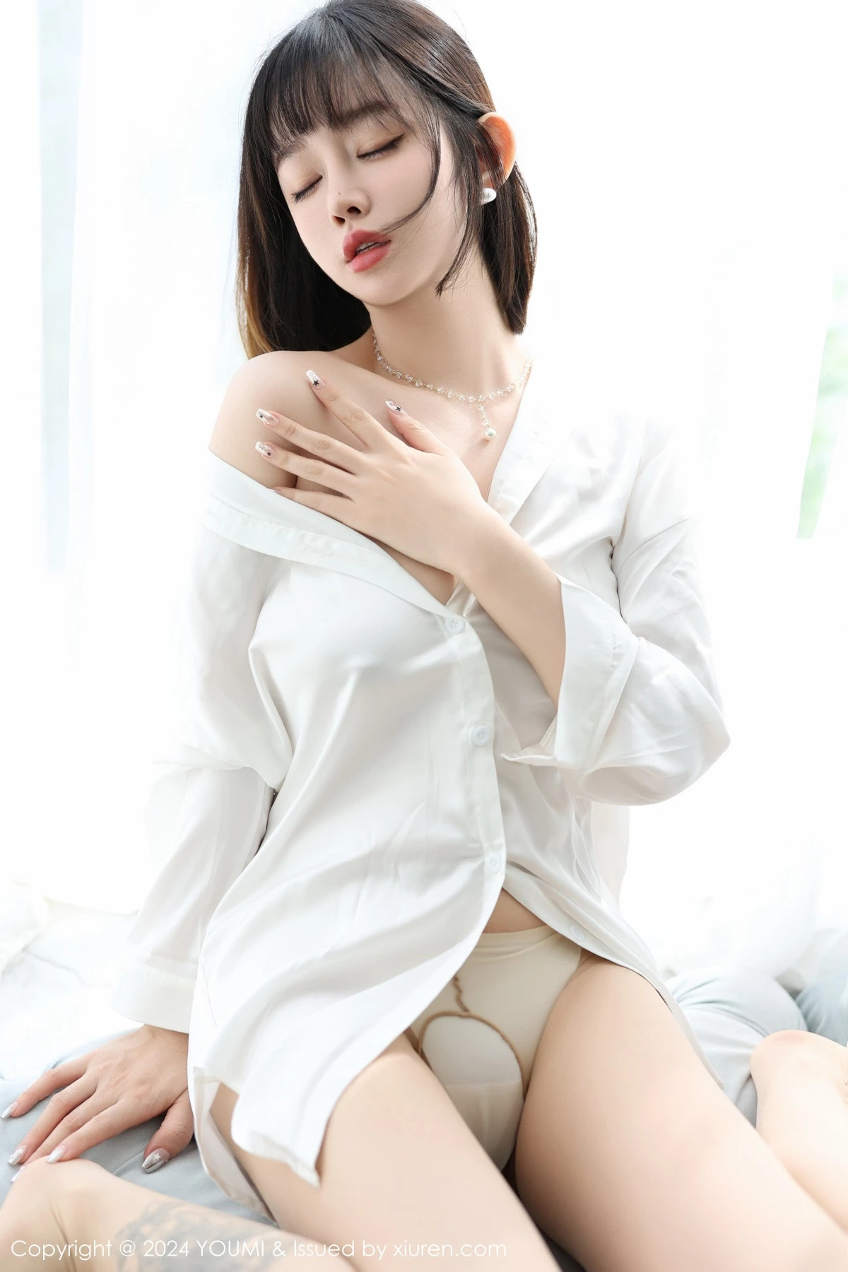秀人集.com_[YouMi尤蜜荟]Vol.1083_女神王雨纯私房性感白色衬衫配超薄肉丝秀曼妙身姿完美诱惑写真102P