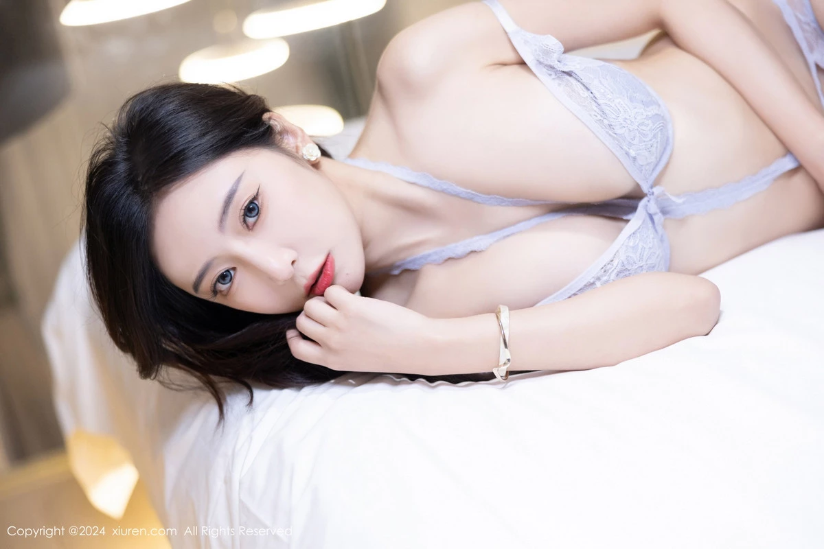 秀人集.com_[XiuRen秀人网]No.8741_女神王馨瑶yanni浅色上衣配短裙露闪亮肉丝秀丰满身姿诱惑写真80P