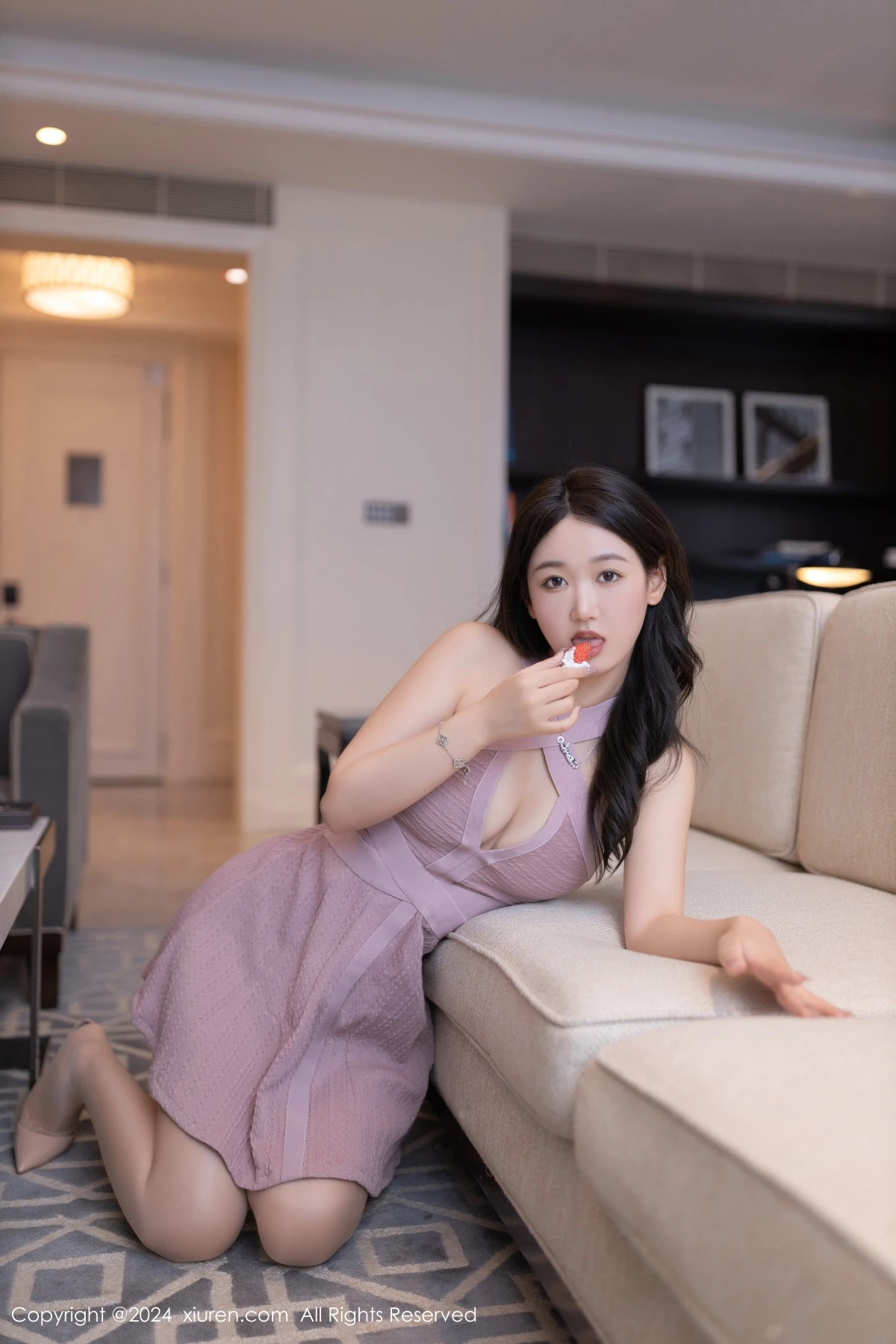 秀人集.com_[XiuRen秀人网]No.8748_模特唐安琪性感浅紫色连衣短裙配开档肉丝秀曼妙身姿诱惑写真80P