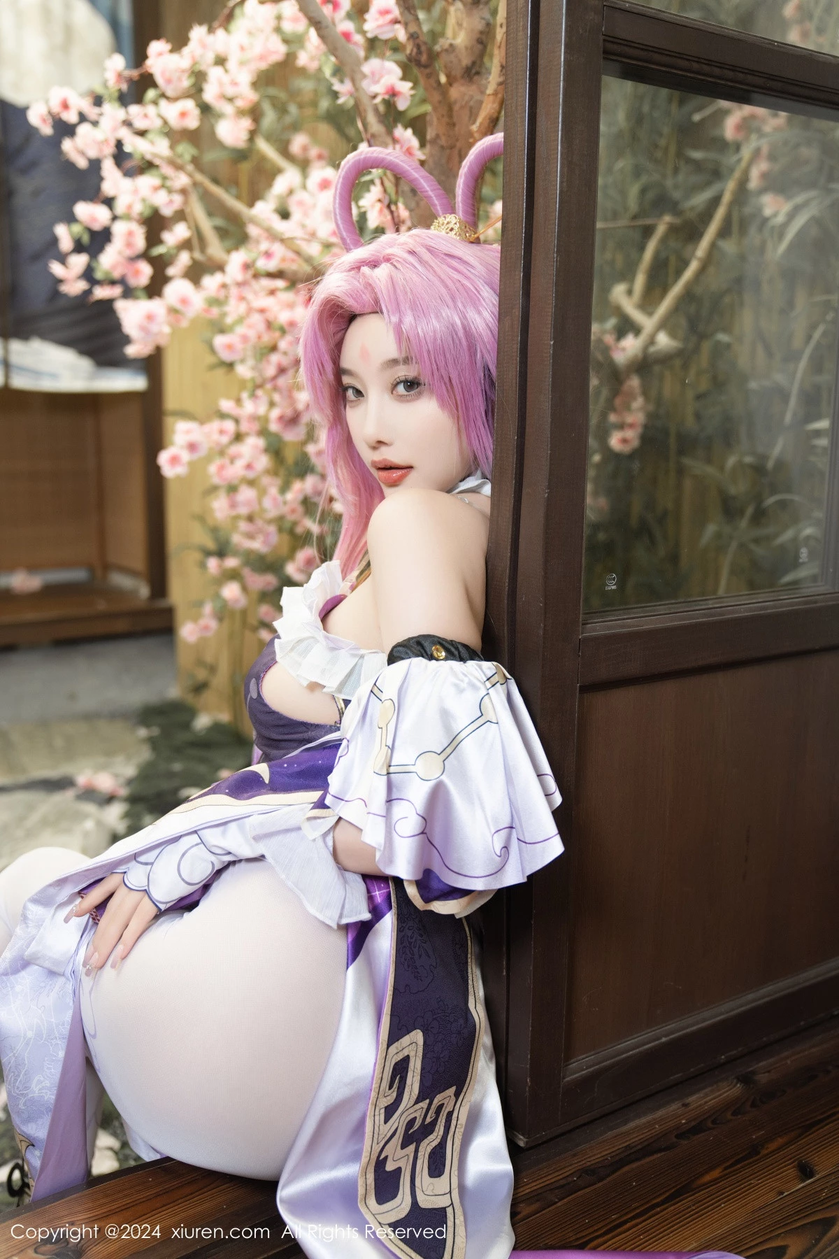 秀人集.com_[XiuRen秀人网]No.8943_女神杨晨晨Yome性感紫色Cosplay服饰配白丝袜秀丰满身材诱惑写真79P