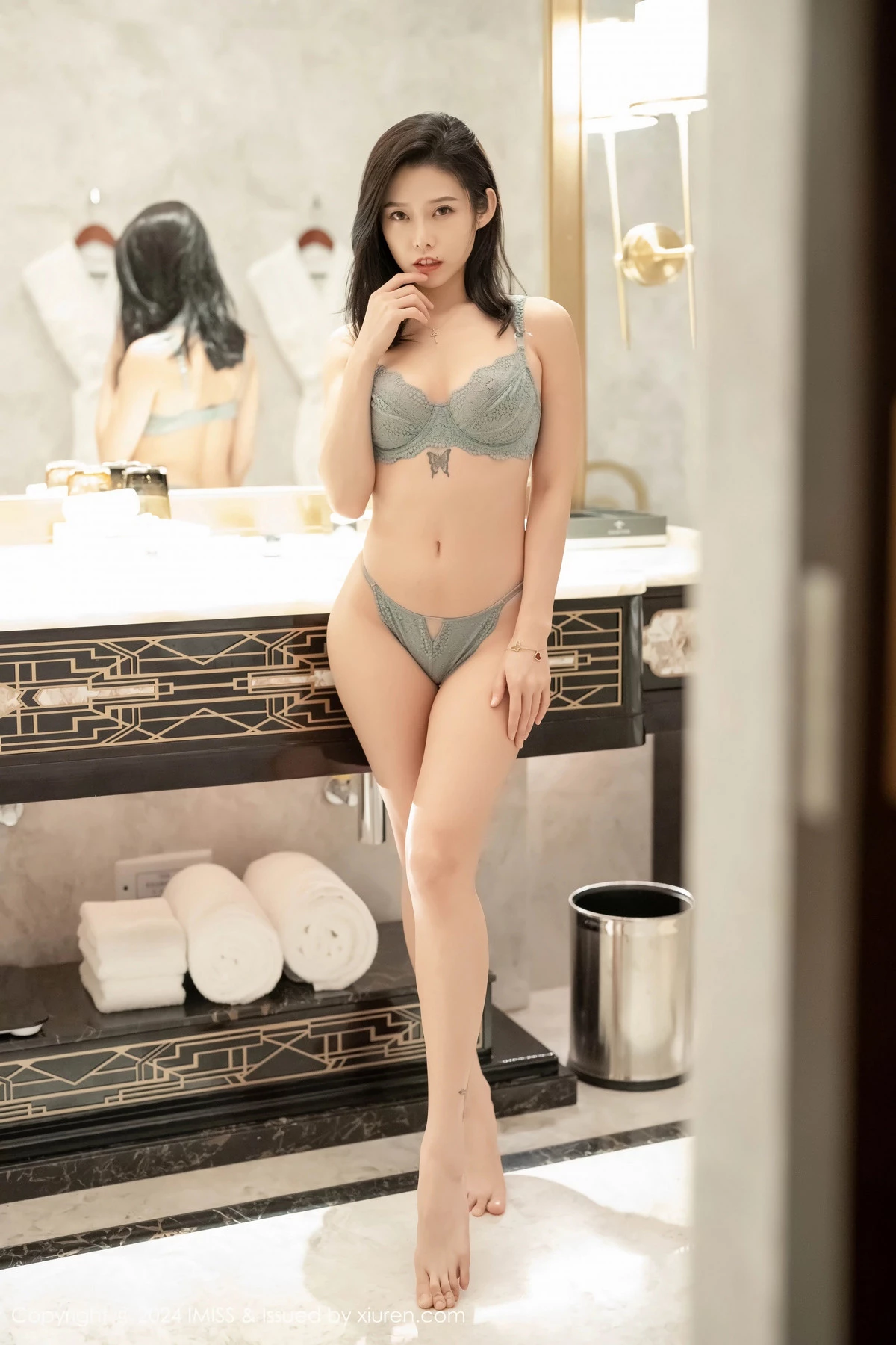 秀人集.com_[IMISS爱蜜社]Vol.774_女神luvian本能性感灰色连衣短裙配超薄黑丝秀曼妙身姿迷人写真43P