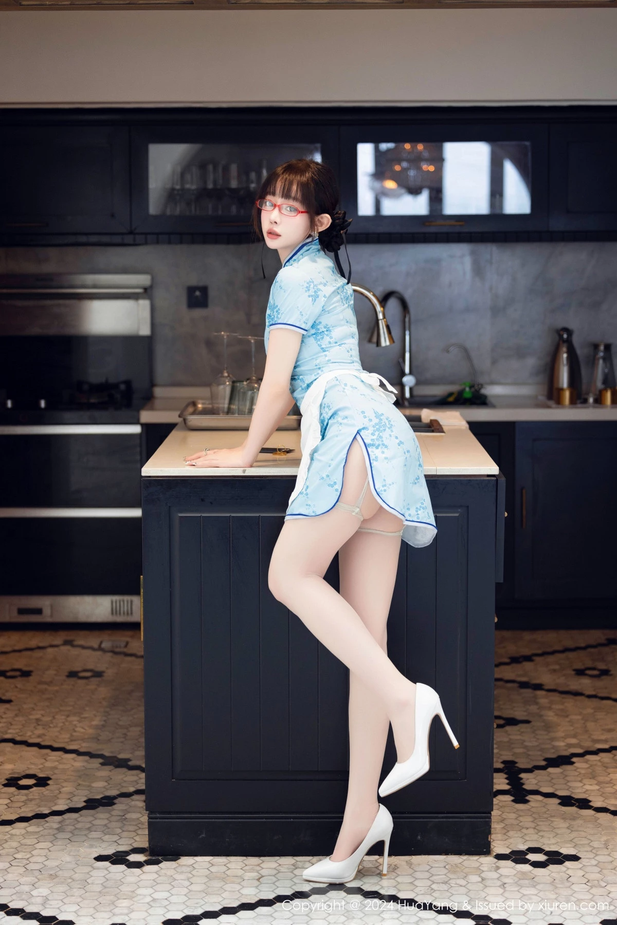 秀人集.com_[HuaYang花漾]Vol.593_女神王雨纯性感淡绿露肩连衣长裙配白丝袜秀曼妙身姿诱惑写真93P